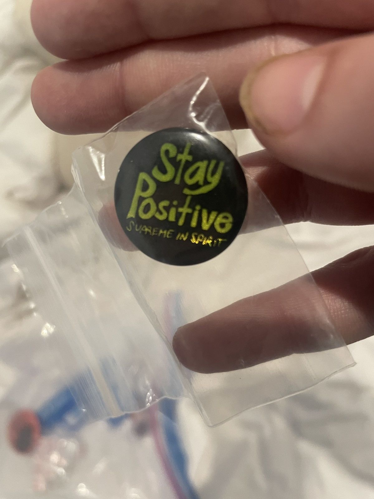 Supreme FW20 Supreme "Stay Positive" Pin Button Size ONE SIZE - 1 Thumbnail