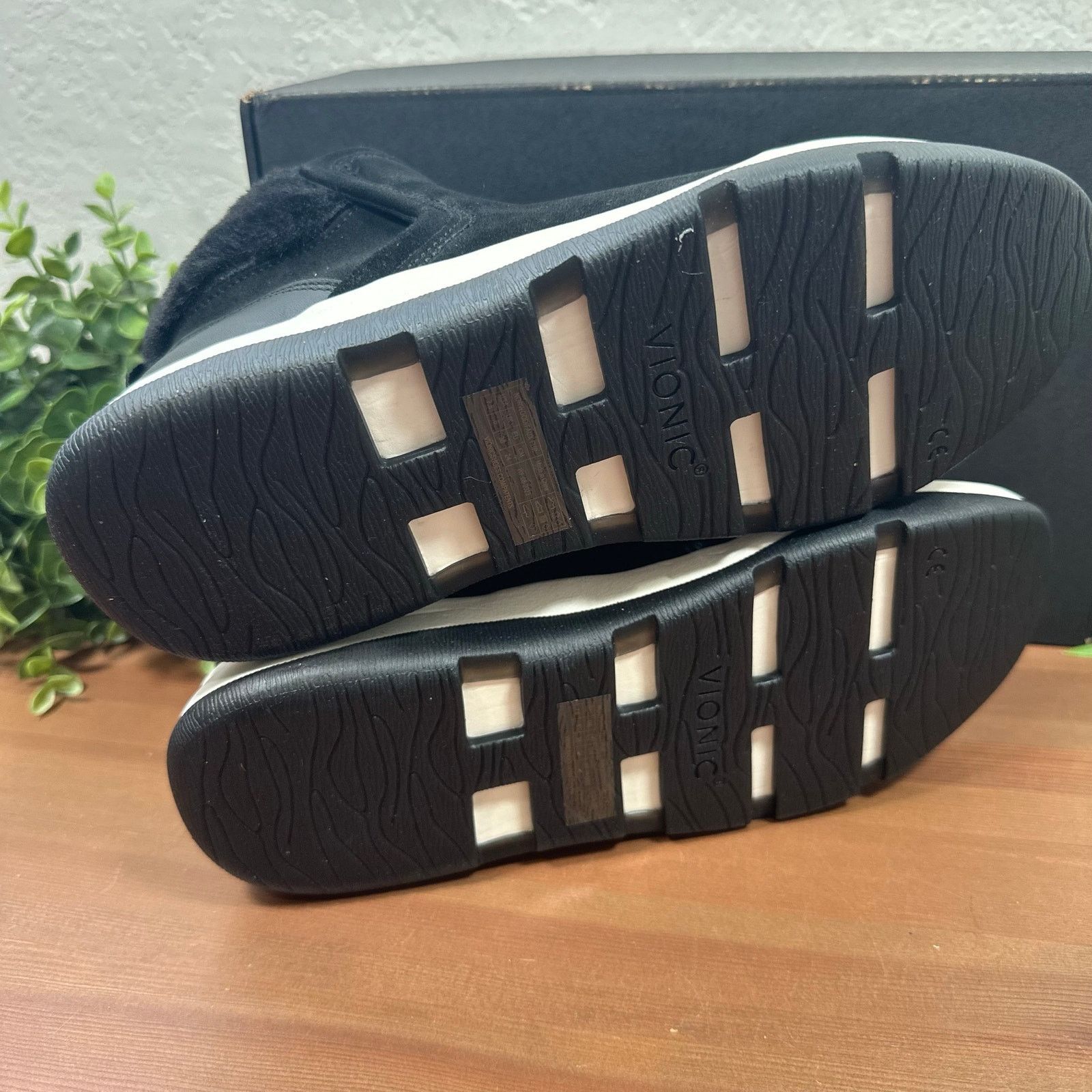 Vionic Vionic Norwood Water-Repellent Suede Boots Black Size 7.5 Size US 7.5 / IT 37.5 - 9 Thumbnail