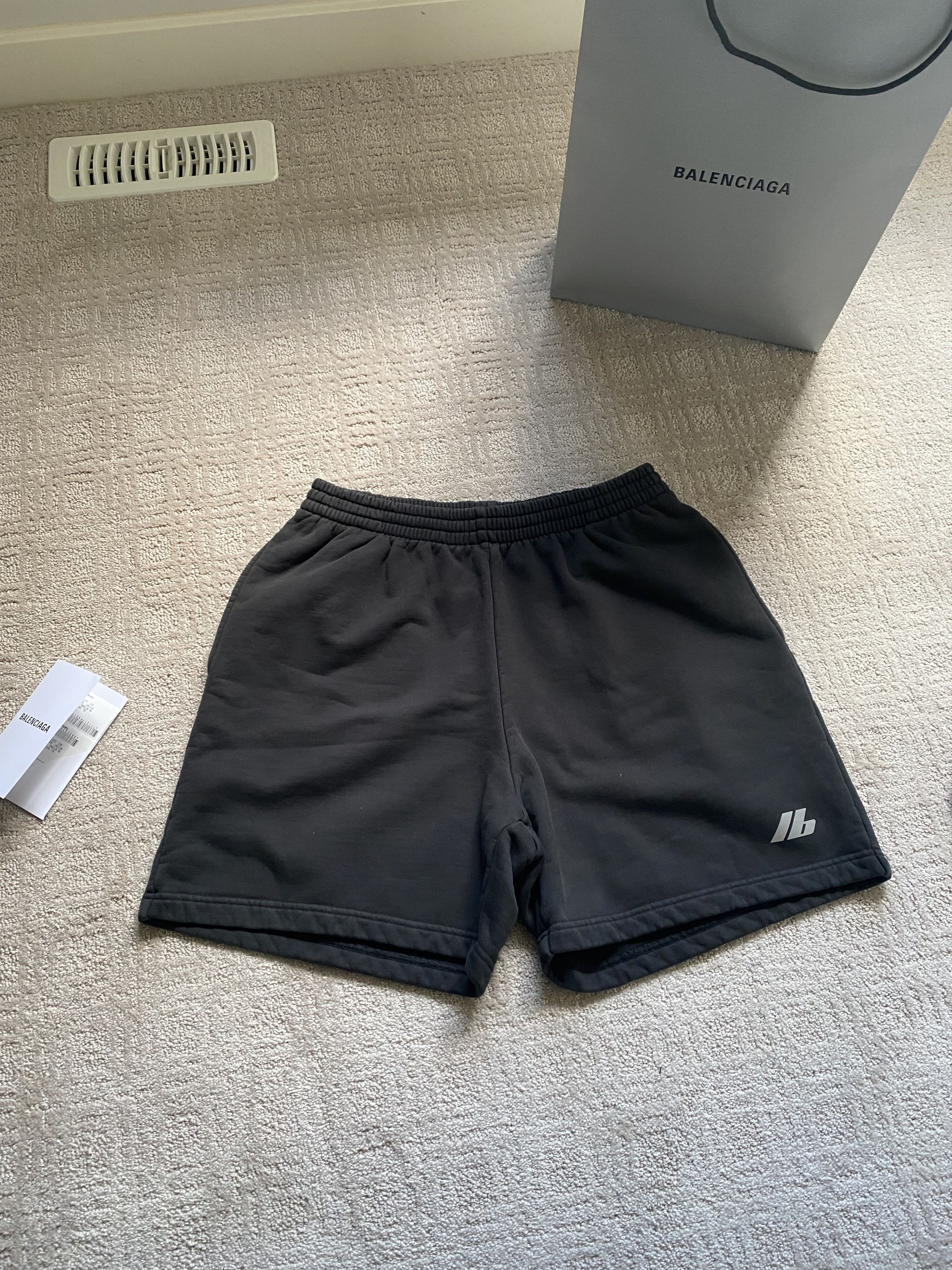 Balenciaga sweat shorts Size US 30 / EU 46 - 1 Thumbnail