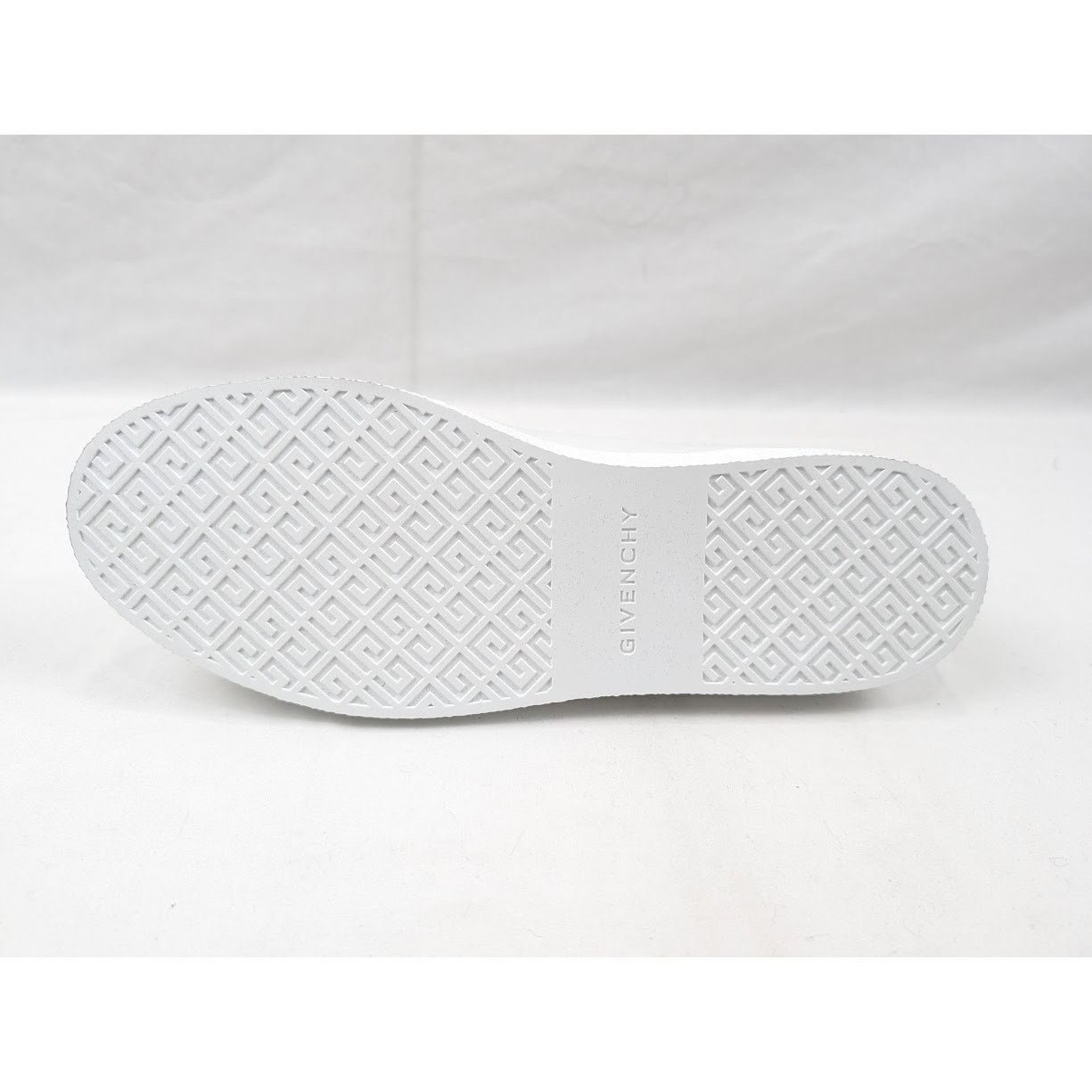 Givenchy o1rshd1 Low-Top Sneakers in White Size US 10 / EU 43 - 10 Thumbnail