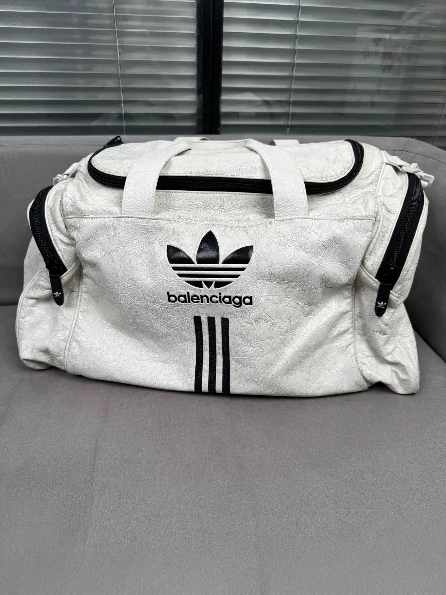 Balenciaga Balenciaga Adidas White Crossbody Travel Bag. Size ONE SIZE - 1 Thumbnail
