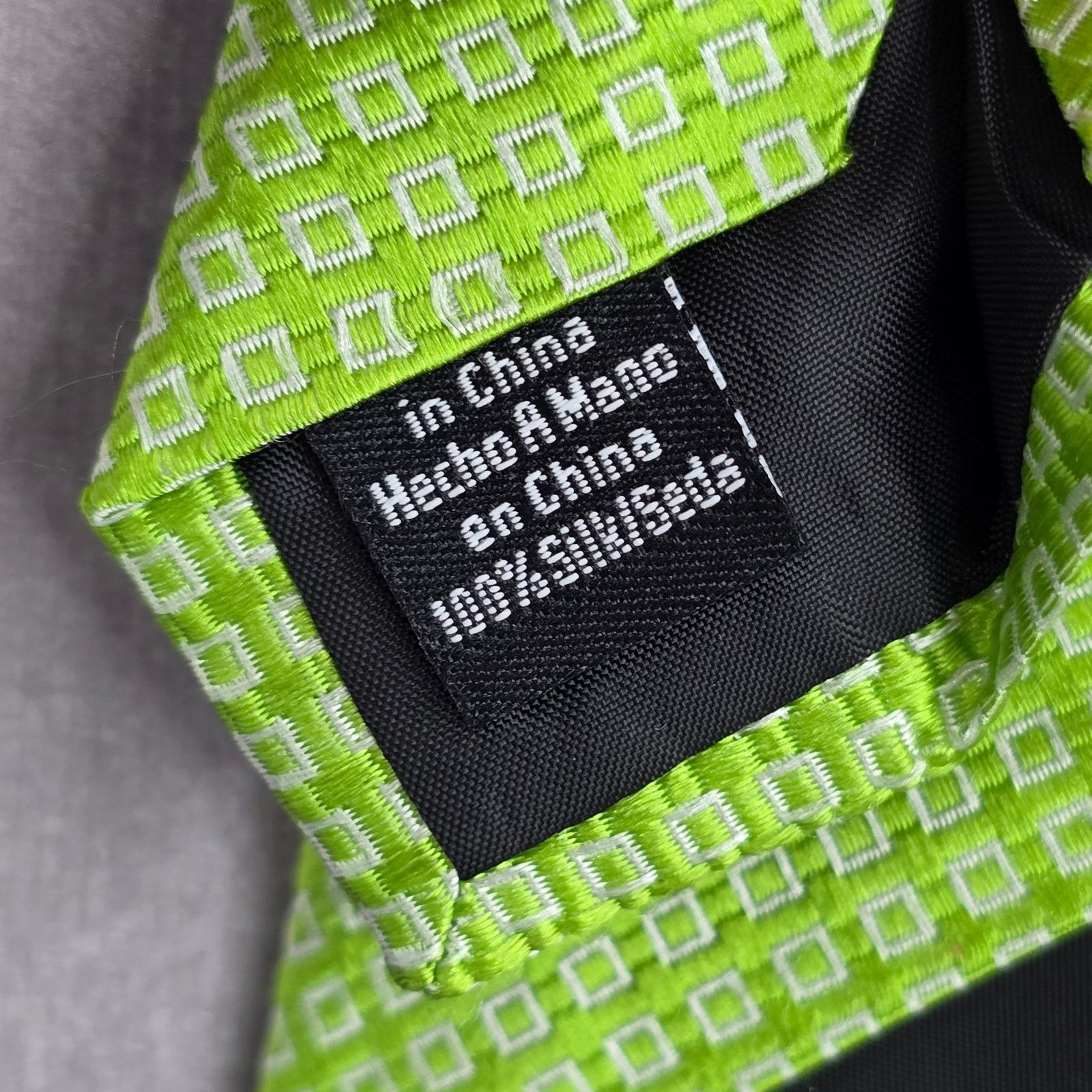 Croft & Barrow Croft & Barrow Green Geometric 100% Silk Men's Neck Tie NWOT Size 30 - 5 Thumbnail
