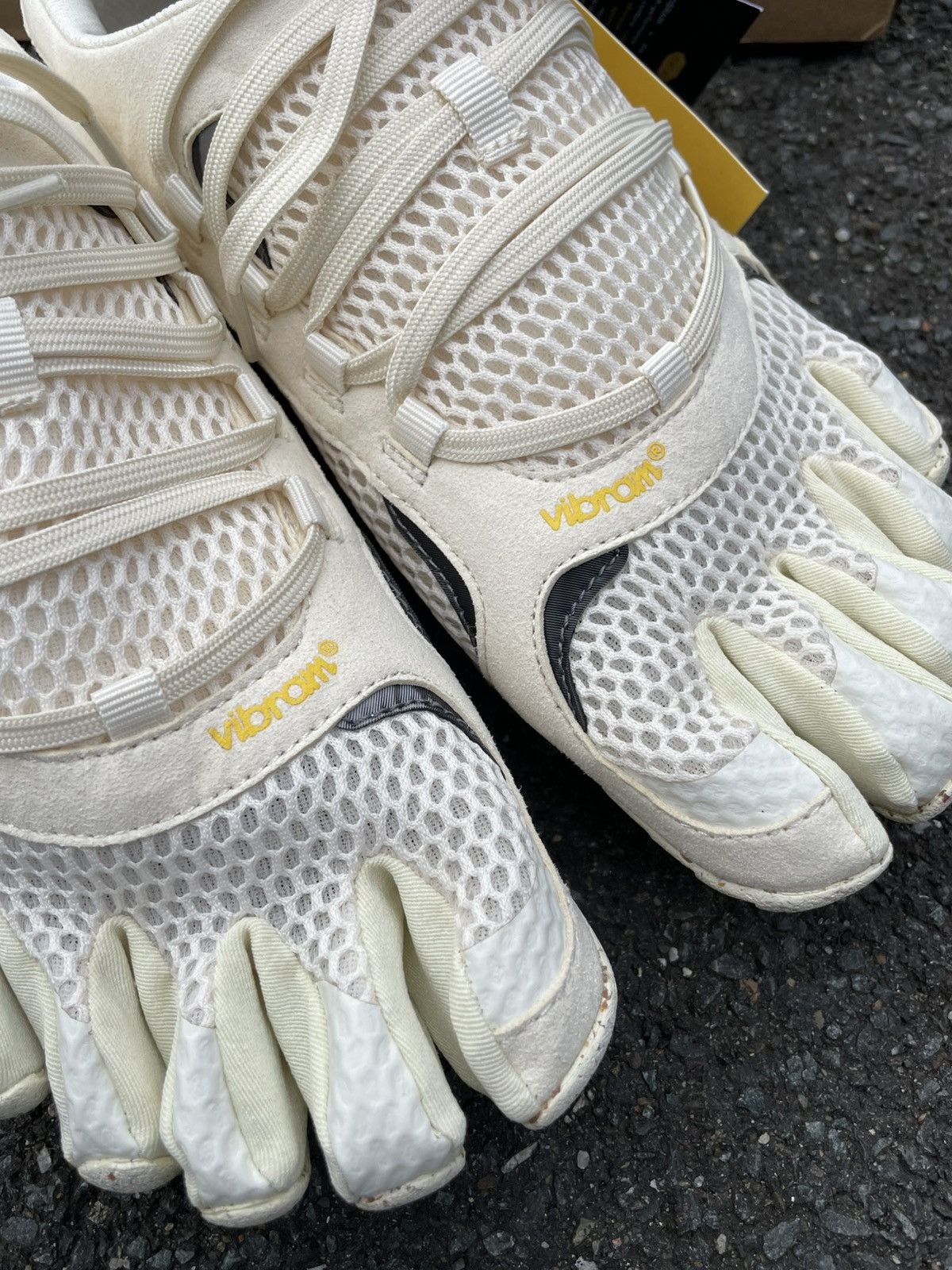 Vibram Vibram FiveFingers Roadaround Ivory Sneakers Size US 7.5 / IT 37.5 - 5 Thumbnail