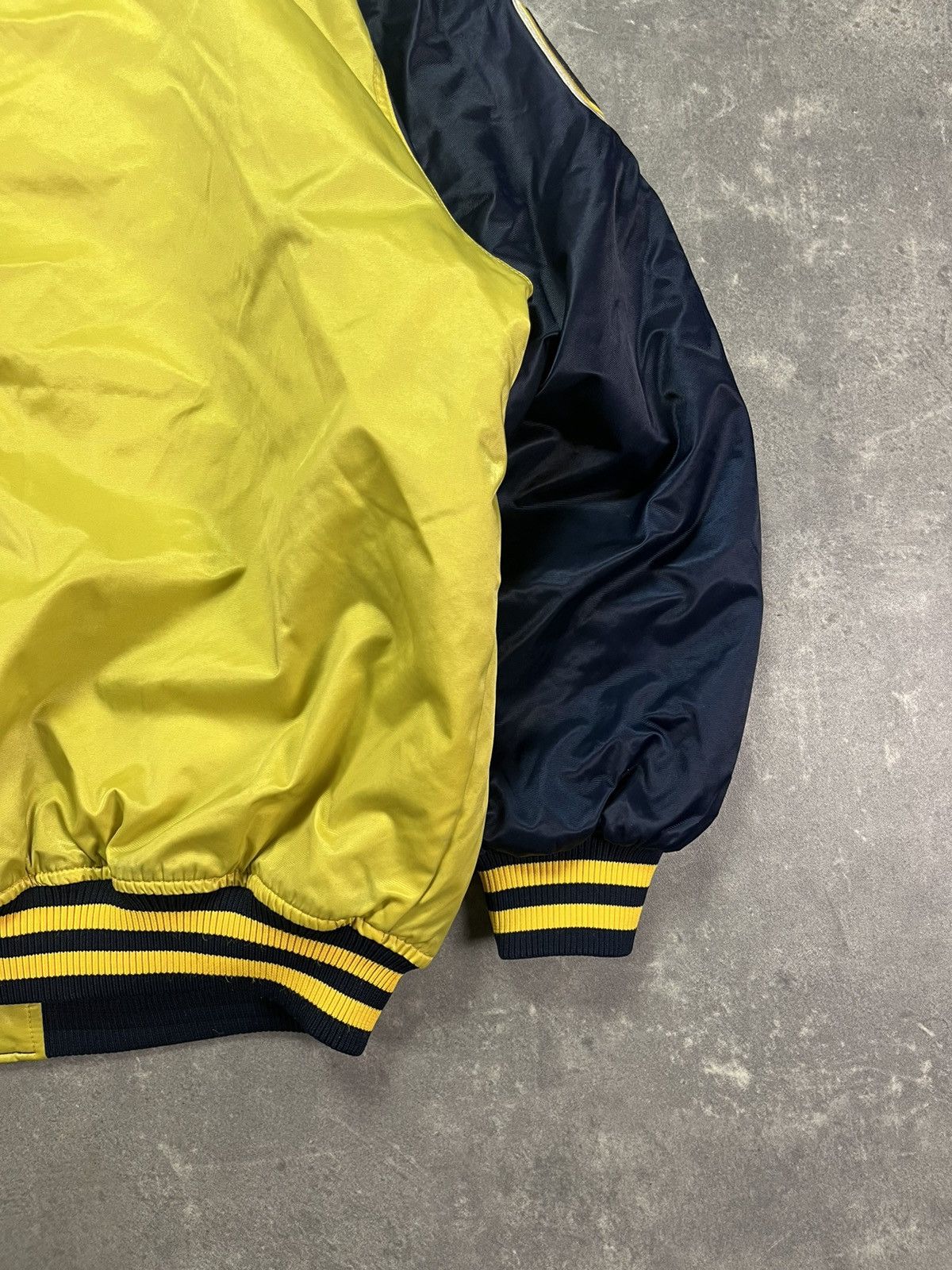 Fubu 90s Fubu Vintage Big Logo Made OG Bomber Jacket XL XXL Rare Size US XL / EU 56 / 4 - 21 Thumbnail