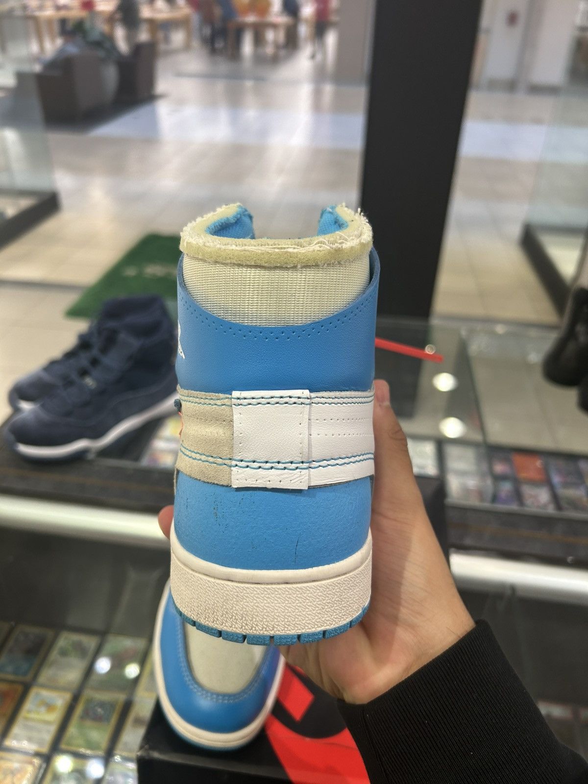 Jordan Brand × Off-White Jordan 1 Offwhite University Blue Size US 11 / EU 44 - 3 Thumbnail