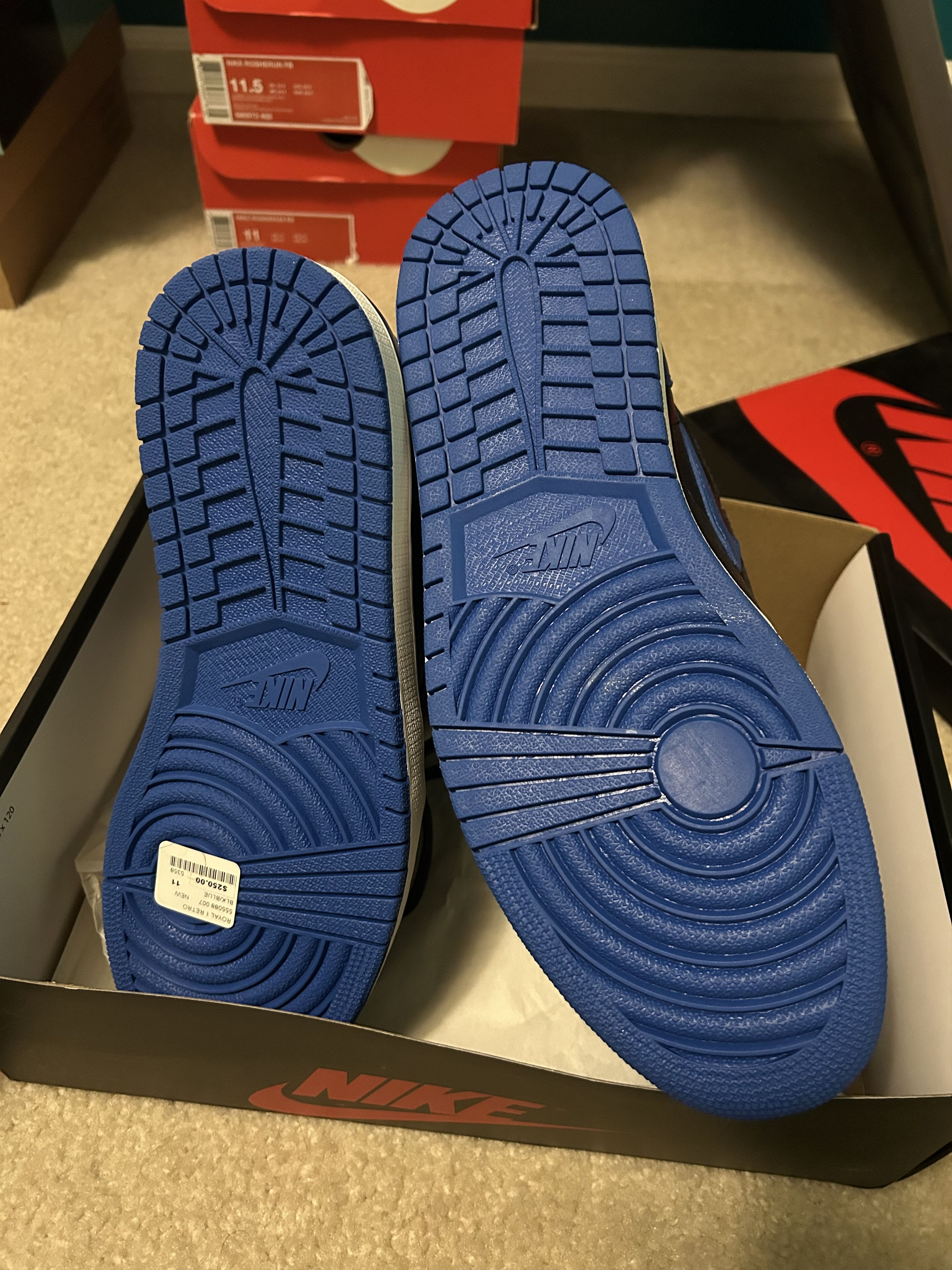 Jordan Brand Air Jordan 1 Retro High OG "Royal" (2017) – Deadstock Size US 11 / EU 44 - 3 Thumbnail