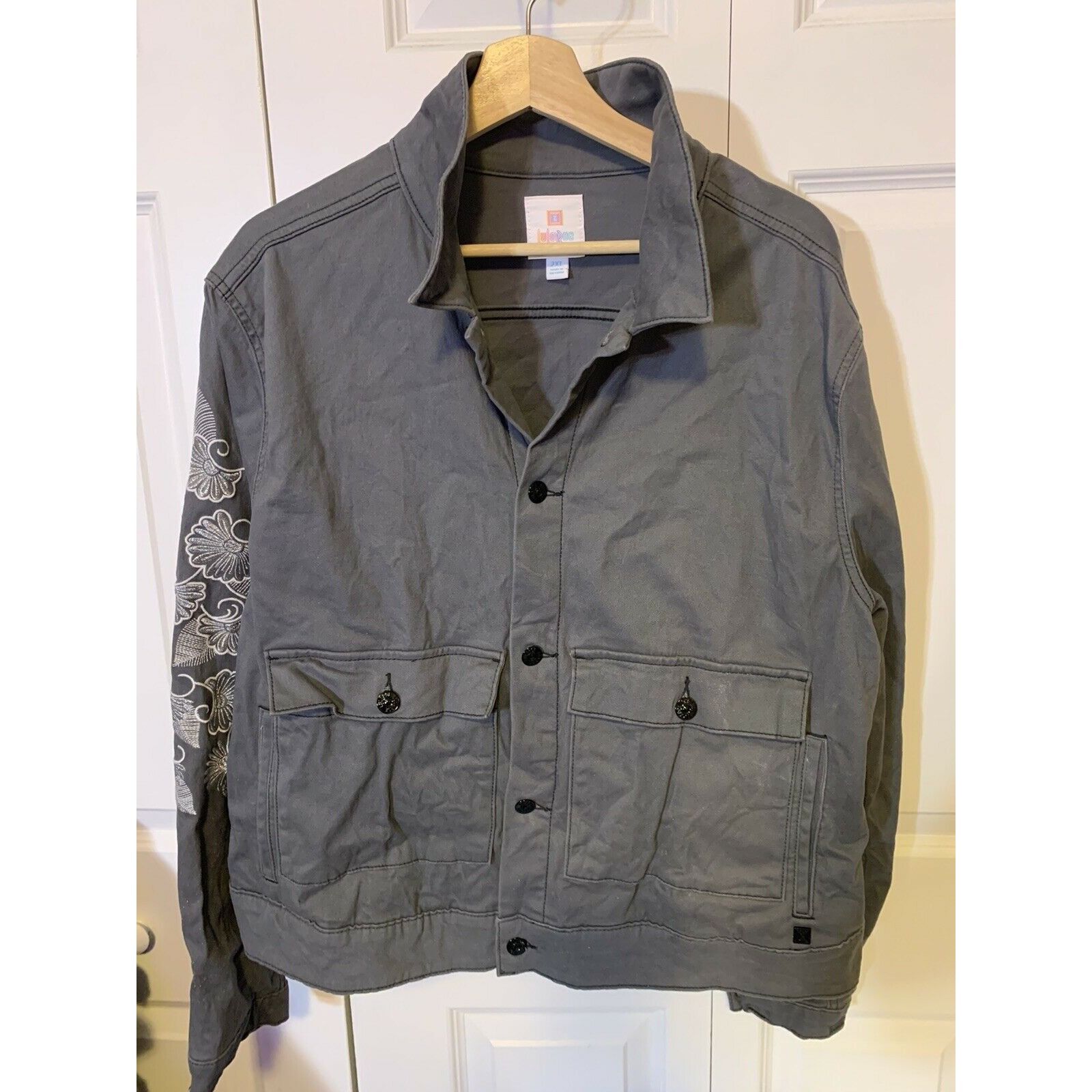 Other Lularoe Womens Jacket Sz 2XL Gray Embroidered Flowers Layere Size XXL / US 16-18 / IT 52-54 - 7 Thumbnail