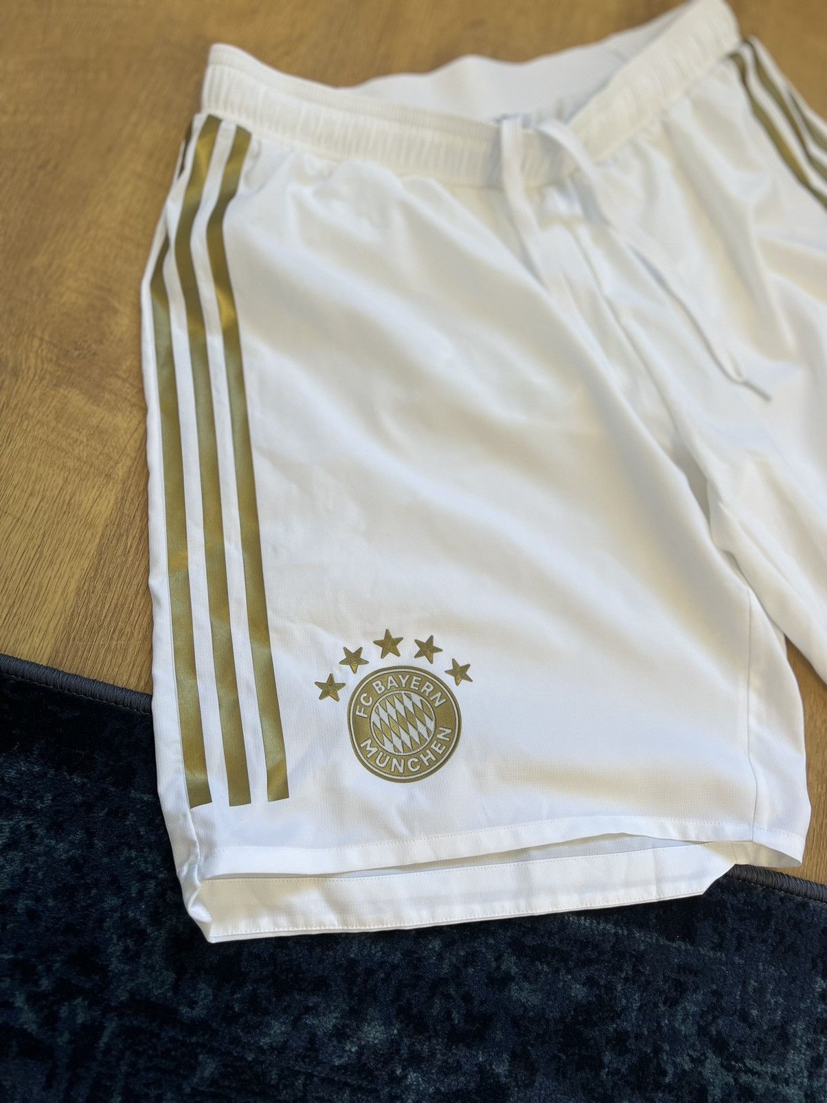 Adidas FC Bayern Munich 2022/23 White-Gold adidas Shorts Size US 33 - 3 Thumbnail