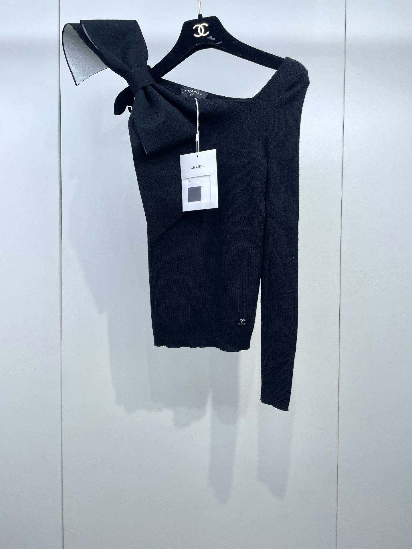 Chanel Chanel Big Bow Black Knit Top Size XS / US 0-2 / IT 36-38 - 1 Thumbnail