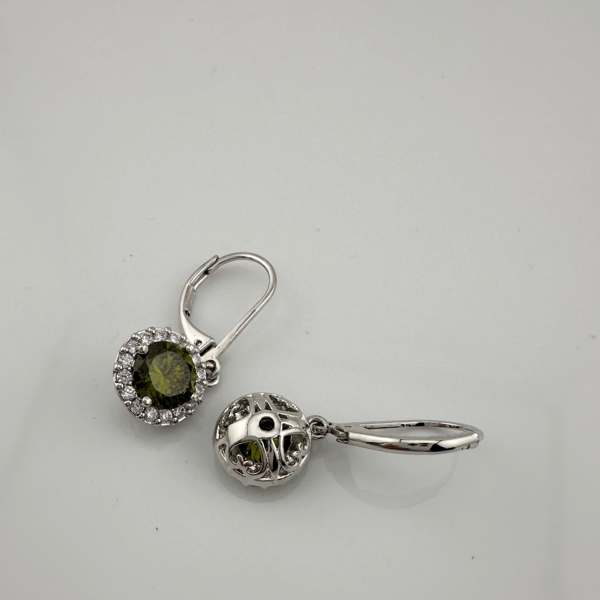Other Beautiful Green Peridot & White Topaz Round Halo Necklace an Size ONE SIZE - 16 Thumbnail