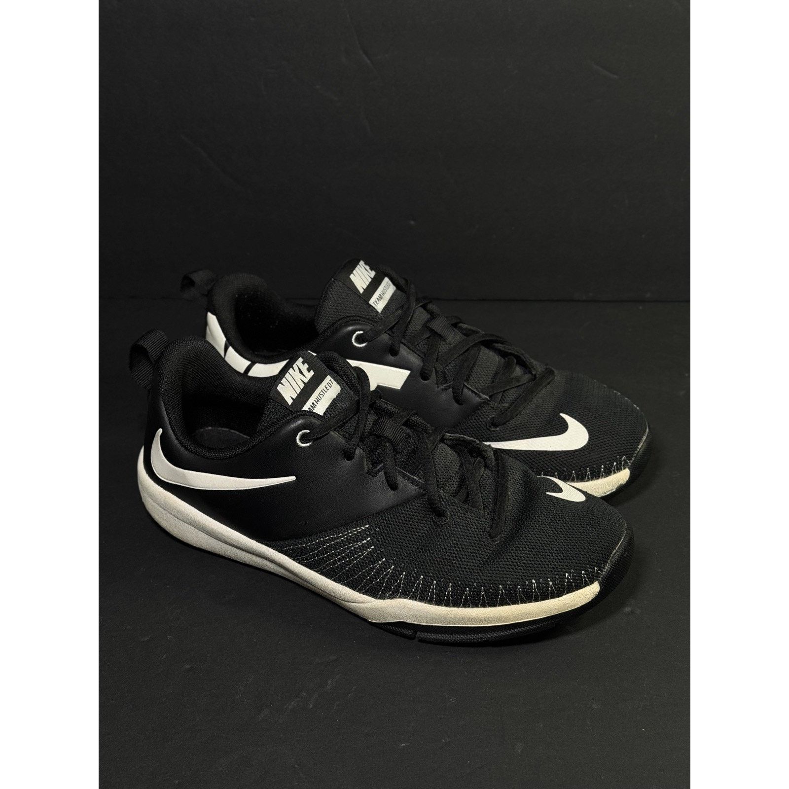 Nike Nike Team Hustle DT Youth sneakers size 7Y black Basketball Size US 7 / EU 40 - 3 Thumbnail