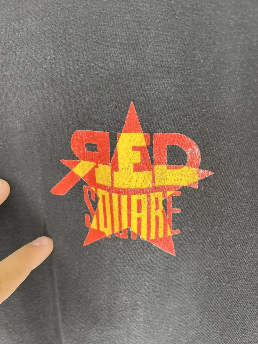 Disney Vintage 90s red square Mickey Mouse Thrashed T-Shirt Size US XL / EU 56 / 4 - 11 Thumbnail