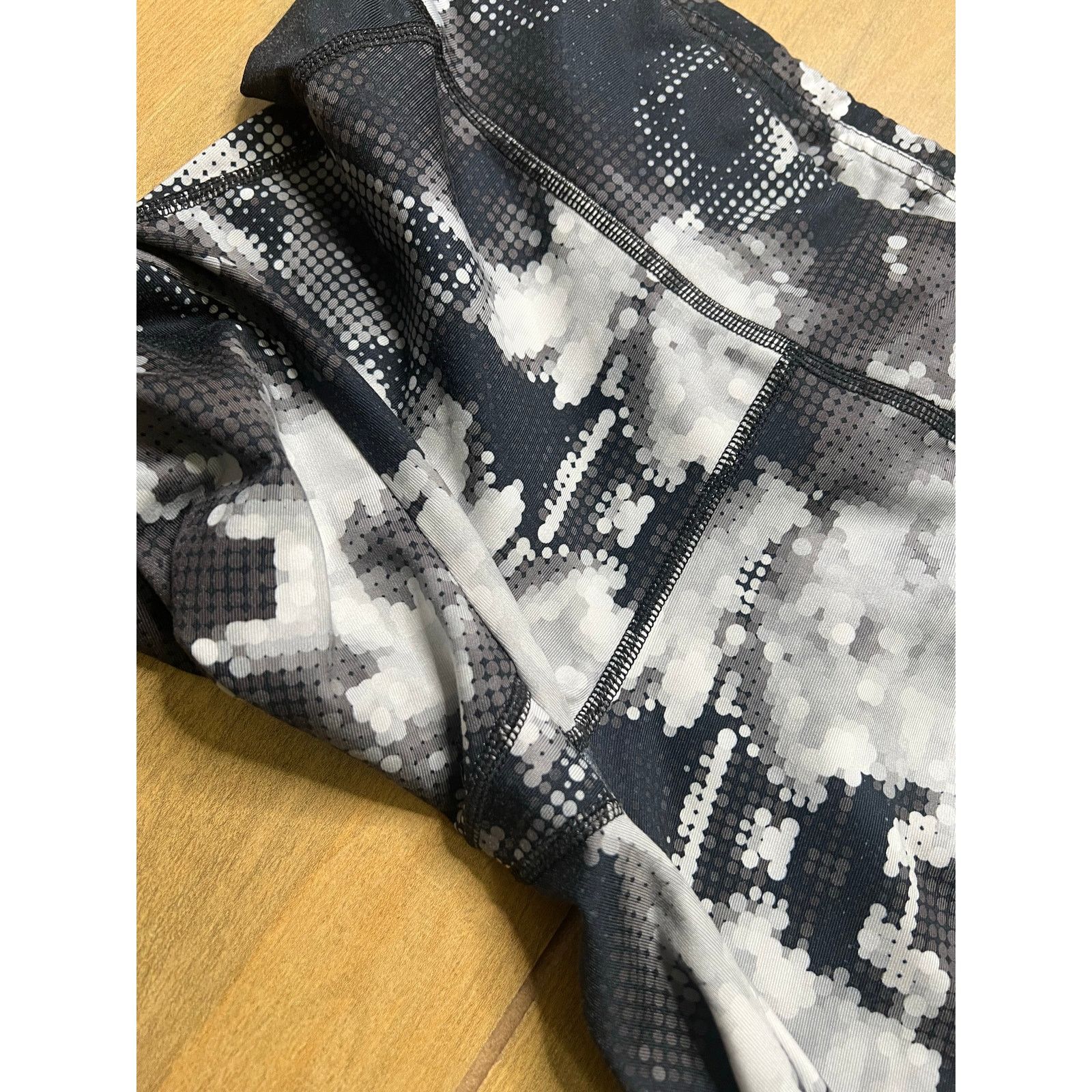 The North Face The North Face Black Abstract Pattern Womens Leggings Sz M Size 27" / US 4 / IT 40 - 4 Thumbnail