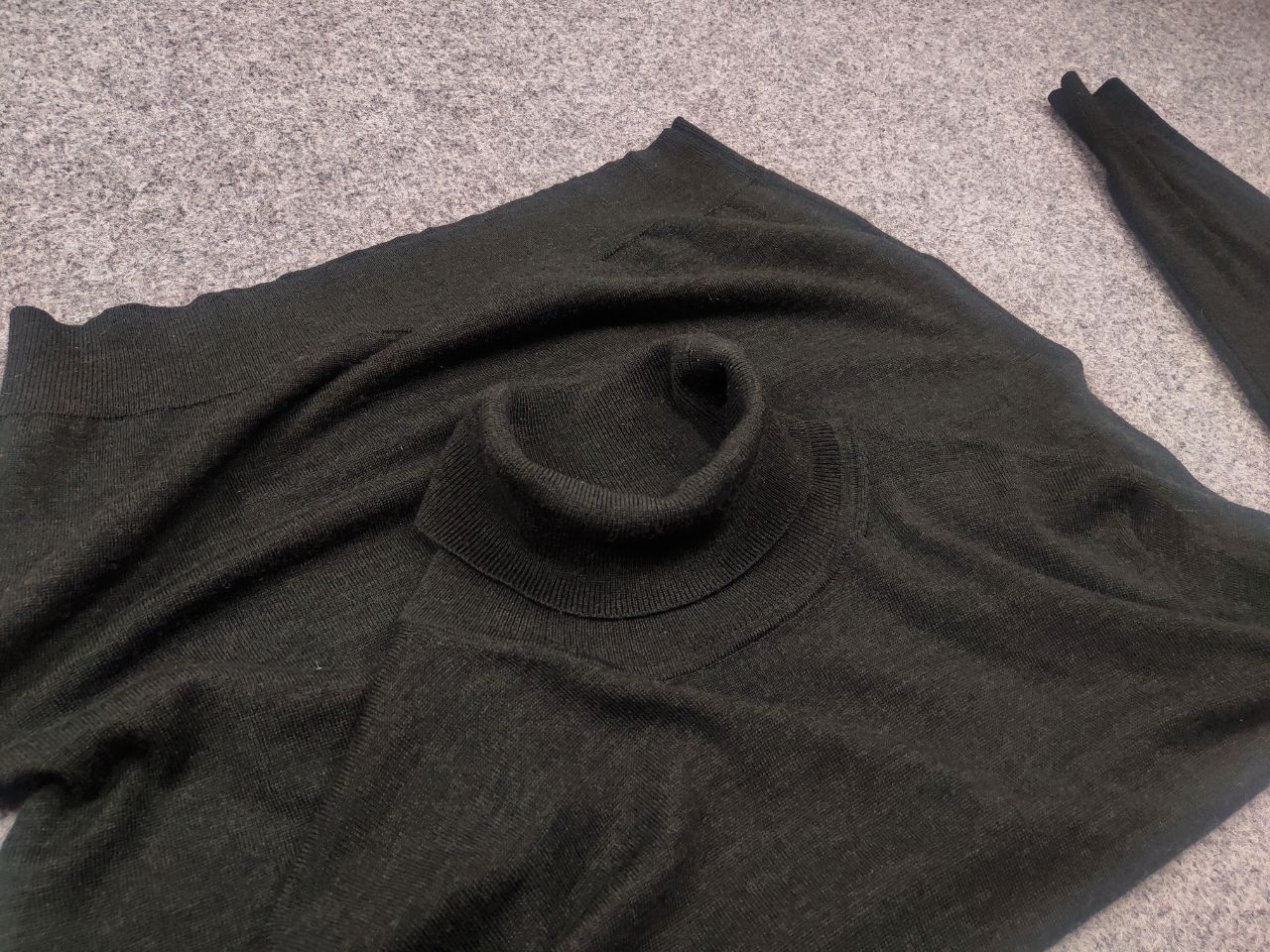 Uniqlo Uniqlo light wool Sweater high turtleneck collar dark green Size US M / EU 48-50 / 2 - 10 Thumbnail