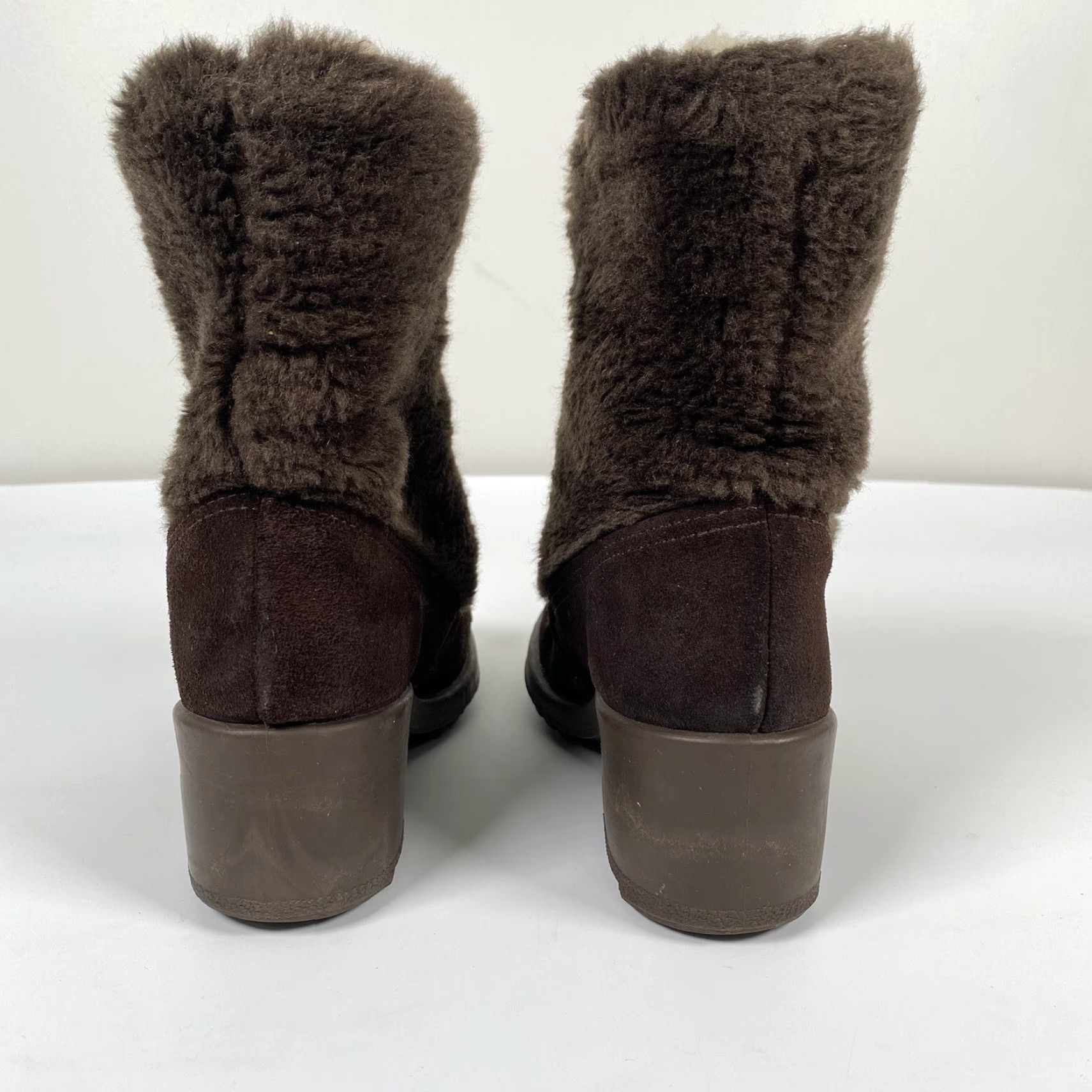 Vintage Yodelers VINTAGE Brown Suede Faux Lined Boots Women’s Size 6 Winter Casual Women; Slip On Flat Rubber Outsole Snow Boot Size US 6 / IT 36 - 5 Thumbnail