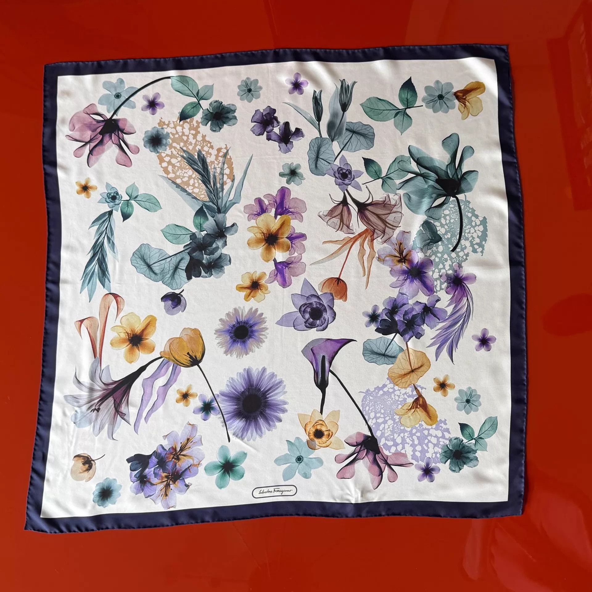 Salvatore Ferragamo Ferragamo Vtg Watercolor Floral Silk Scarf 90cm Blue-White Size ONE SIZE - 4 Thumbnail