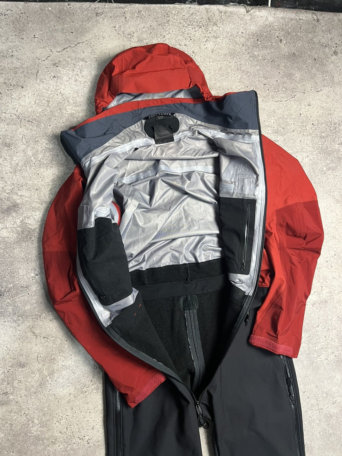 Arc'teryx Vintage Arcteryx Alpha Goretex Full Ski Suit Size M Size US M / EU 48-50 / 2 - 17 Thumbnail