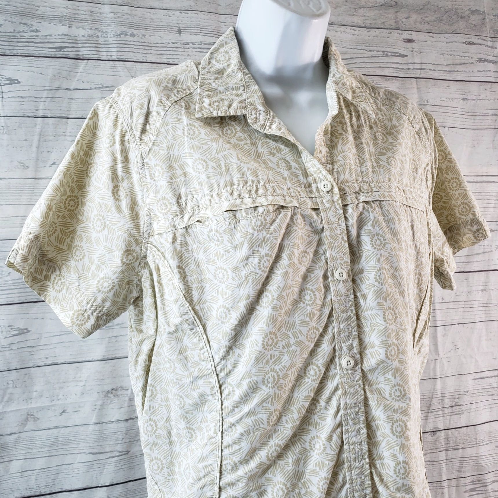 Eddie Bauer Eddie Bauer Sport Womens Button Front Shirt Sz Large Tan White Vented Nylon Shirt Short Sleeve Casual Mens Womens? Size L / US 10 / IT 46 - 2 Thumbnail
