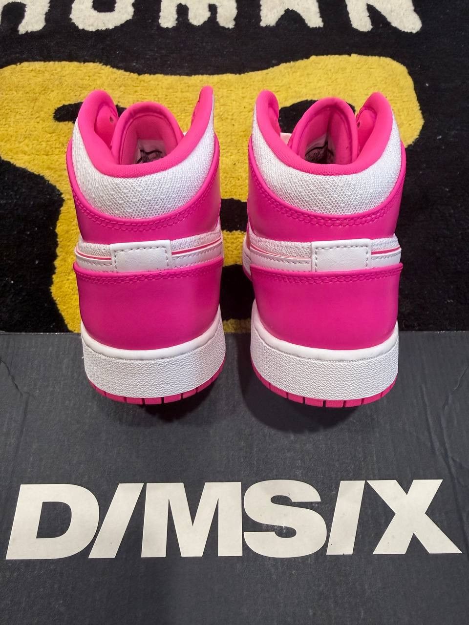 Nike Jordan 1 Mid Hyper Pink White (GS) (2019) 555112-611 Size US 7 / EU 40 - 5 Thumbnail
