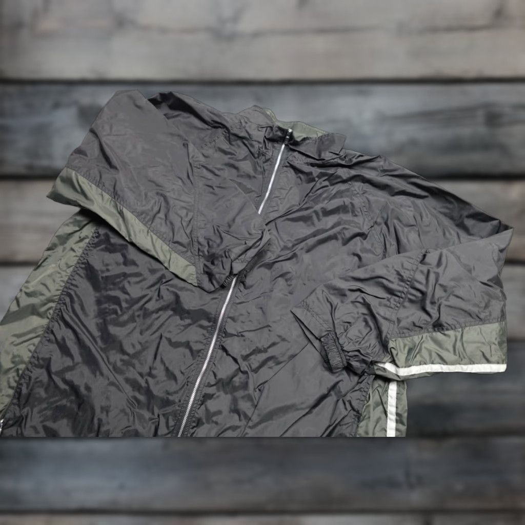 Nike VINTAGE Nike Windbreaker Jacket Mens XL Black Swoosh Swishy Lightweight Track Size US XL / EU 56 / 4 - 1 Thumbnail