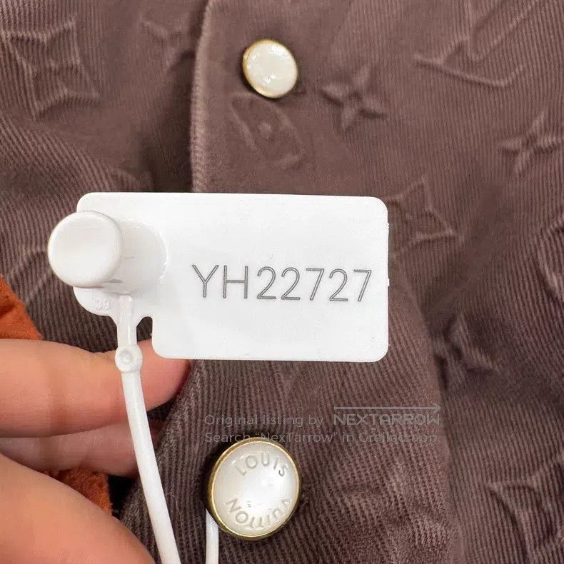 Louis Vuitton Louis Vuitton SS25 Men's Spring-Summer Logo Embossed Singl Size US S / EU 44-46 / 1 - 7 Thumbnail
