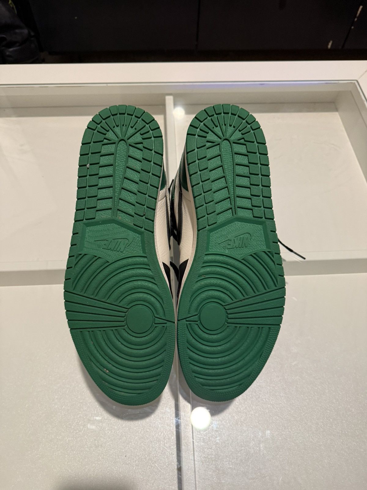 Jordan Brand Air Jordan 1 Retro Pine Green Size US 14 / EU 47 - 5 Thumbnail