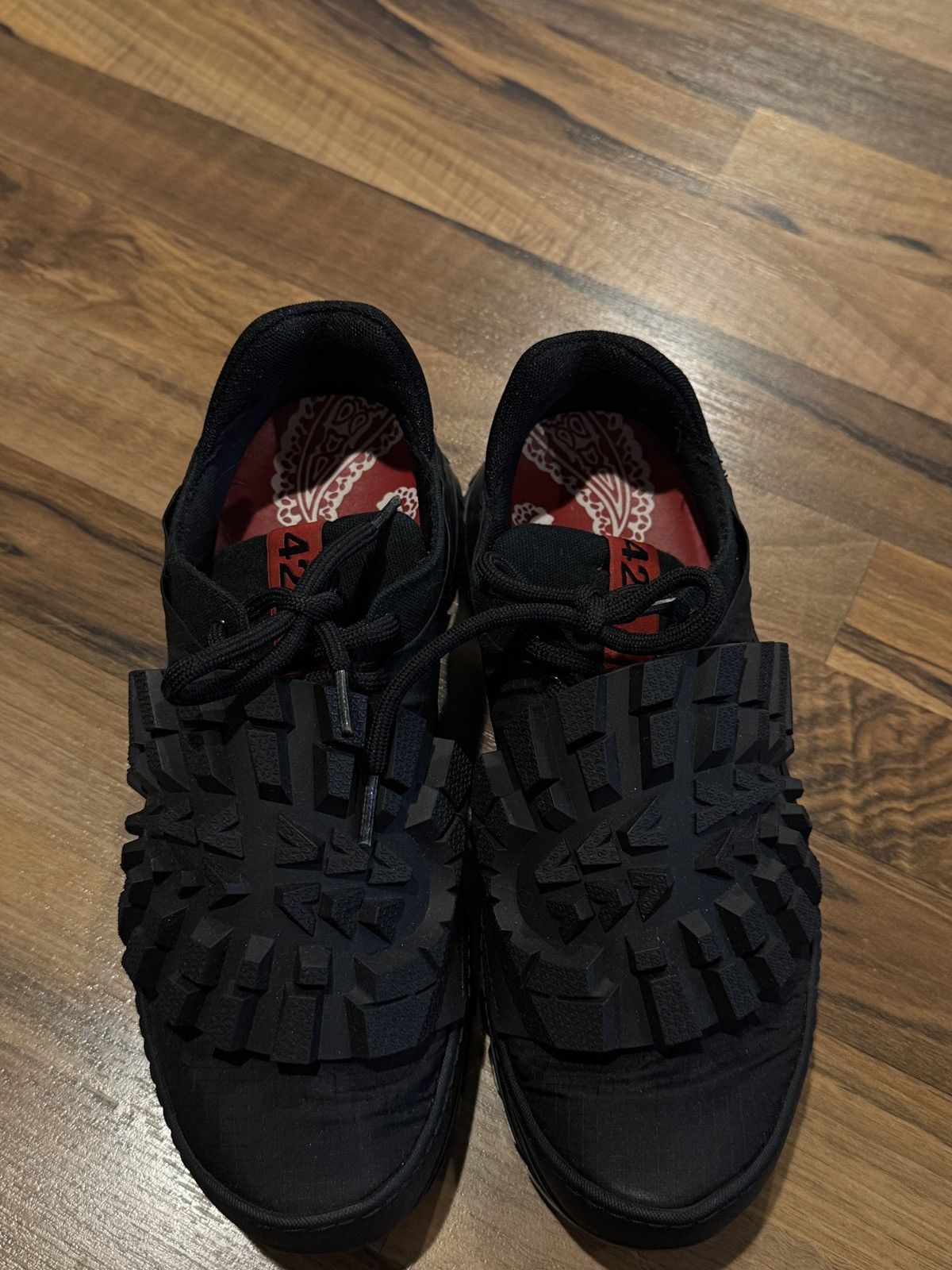 424 Vibram Tread