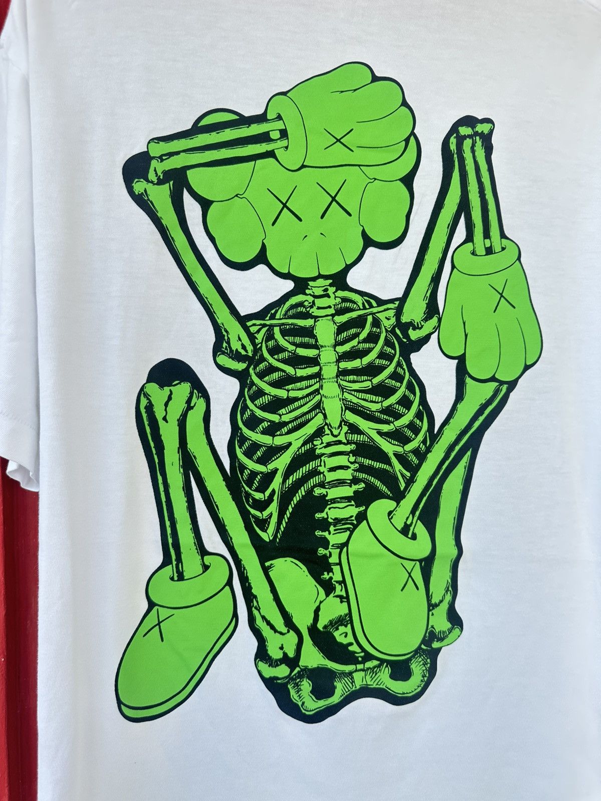 Kaws × Uniqlo Kaws X Uniqlo Tee Size US XL / EU 56 / 4 - 3 Thumbnail