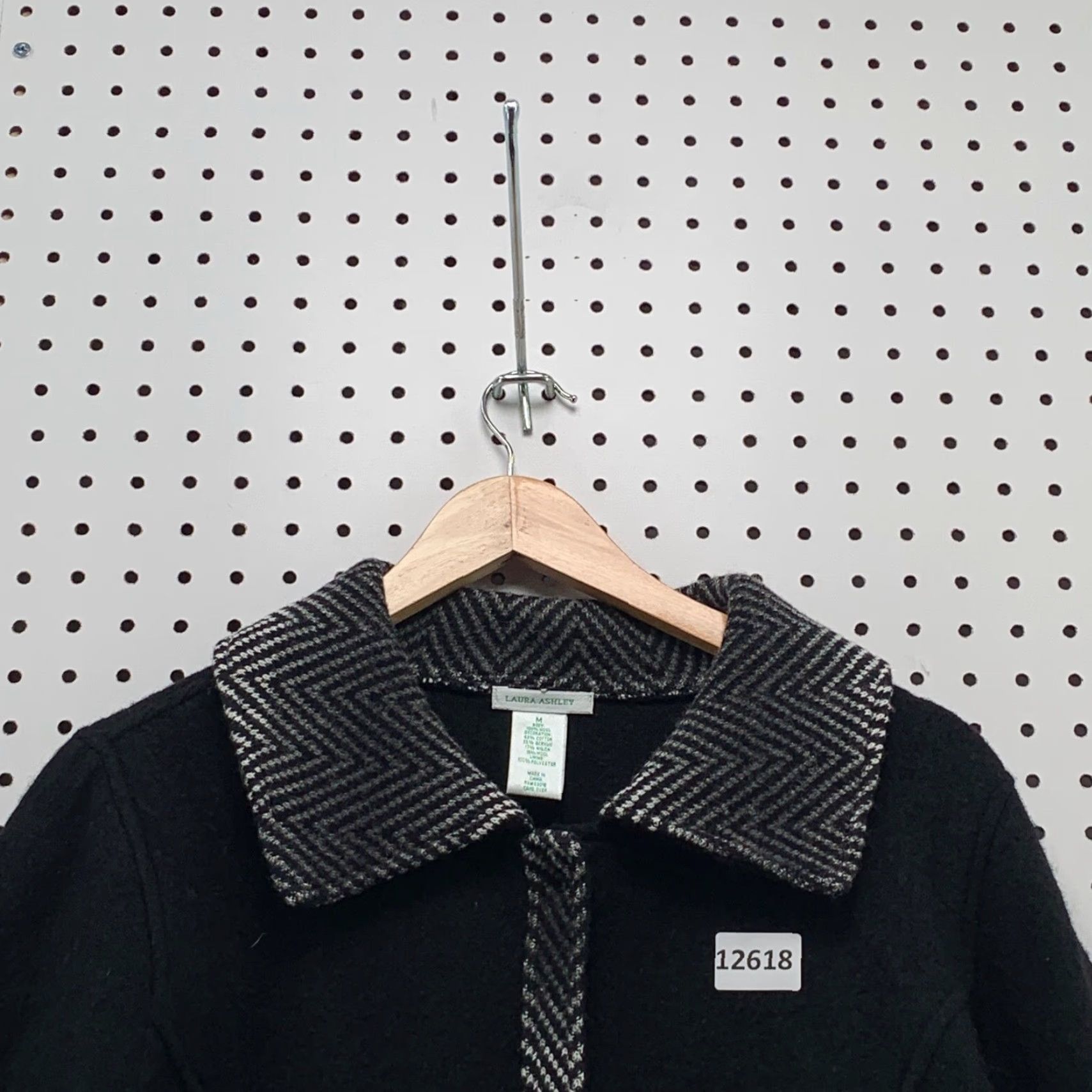 Laura Ashley VINTAGE Laura Ashley Sweater Medium 100% Wool Black Collared Full Zip Cardigan 80s, 90s Womens Size M / US 6-8 / IT 42-44 - 7 Thumbnail