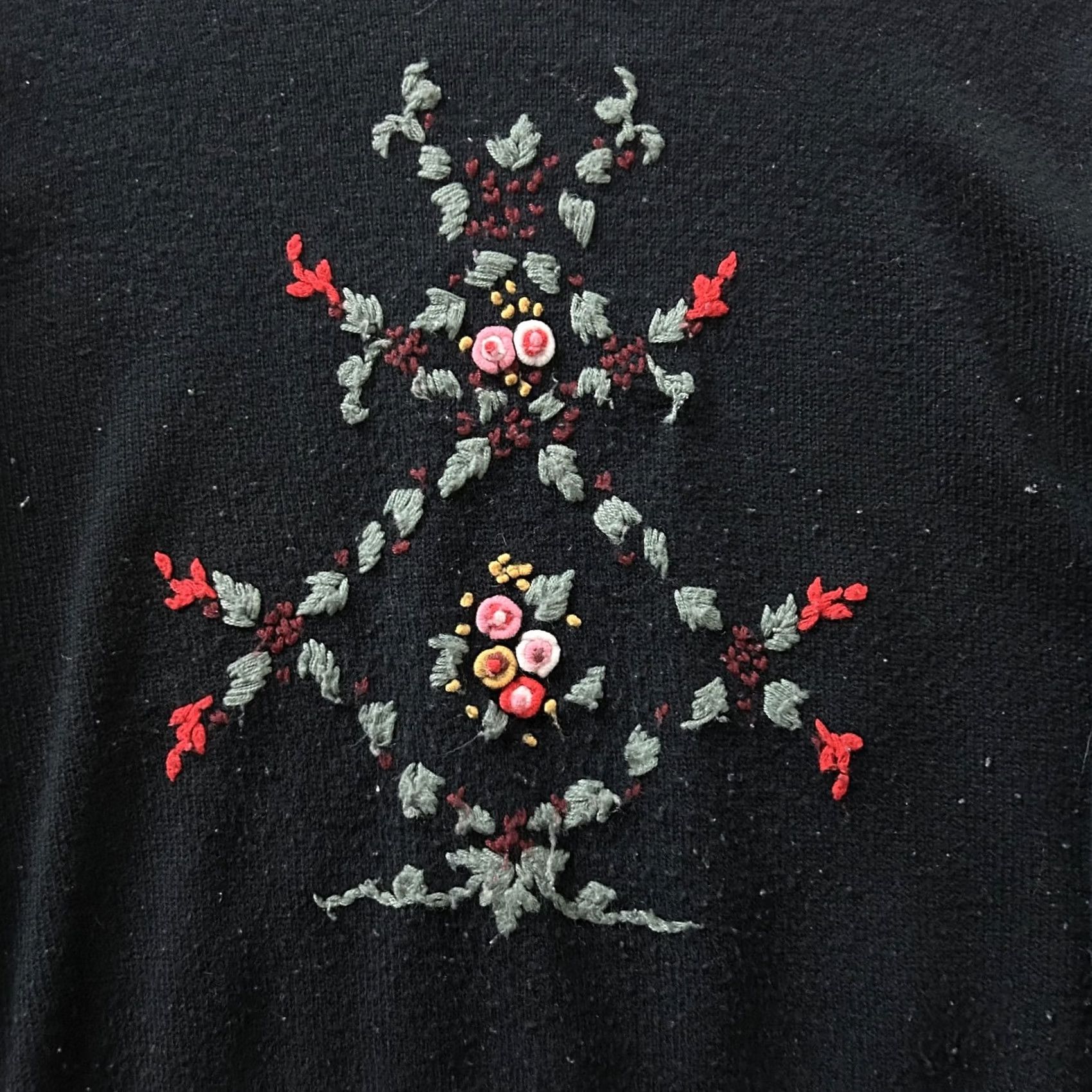Vintage VINTAGE Northern Isles Sweater Womens Small Black Crew Neck Floral Embroidered Size S / US 4 / IT 40 - 2 Thumbnail