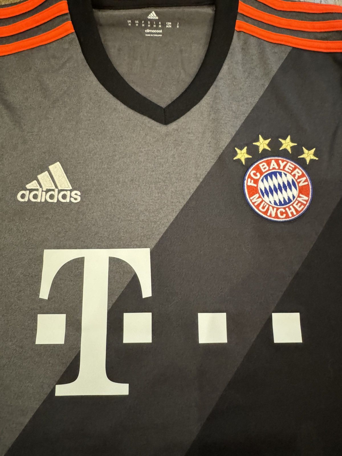 Adidas BAYERN MUNICH 2016 2017 AWAY FOOTBALL SHIRT ADIDAS SIZE M Size US M / EU 48-50 / 2 - 5 Thumbnail