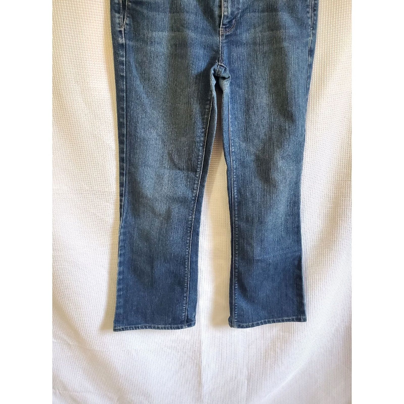White House Black Market White House Black Market Noir Flare leg jeans rhinestone Pockets 8R Womens Size 30" / US 8 / IT 44 - 6 Thumbnail