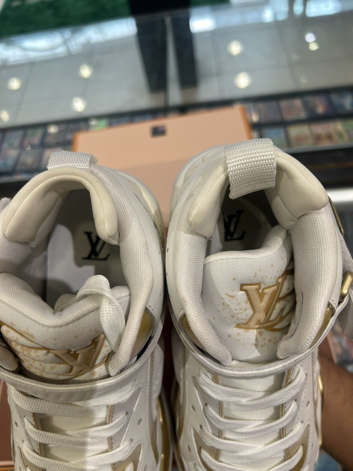 Louis Vuitton Louis vuitton trainer 2 white gold Size US 8.5 / EU 41-42 - 13 Thumbnail