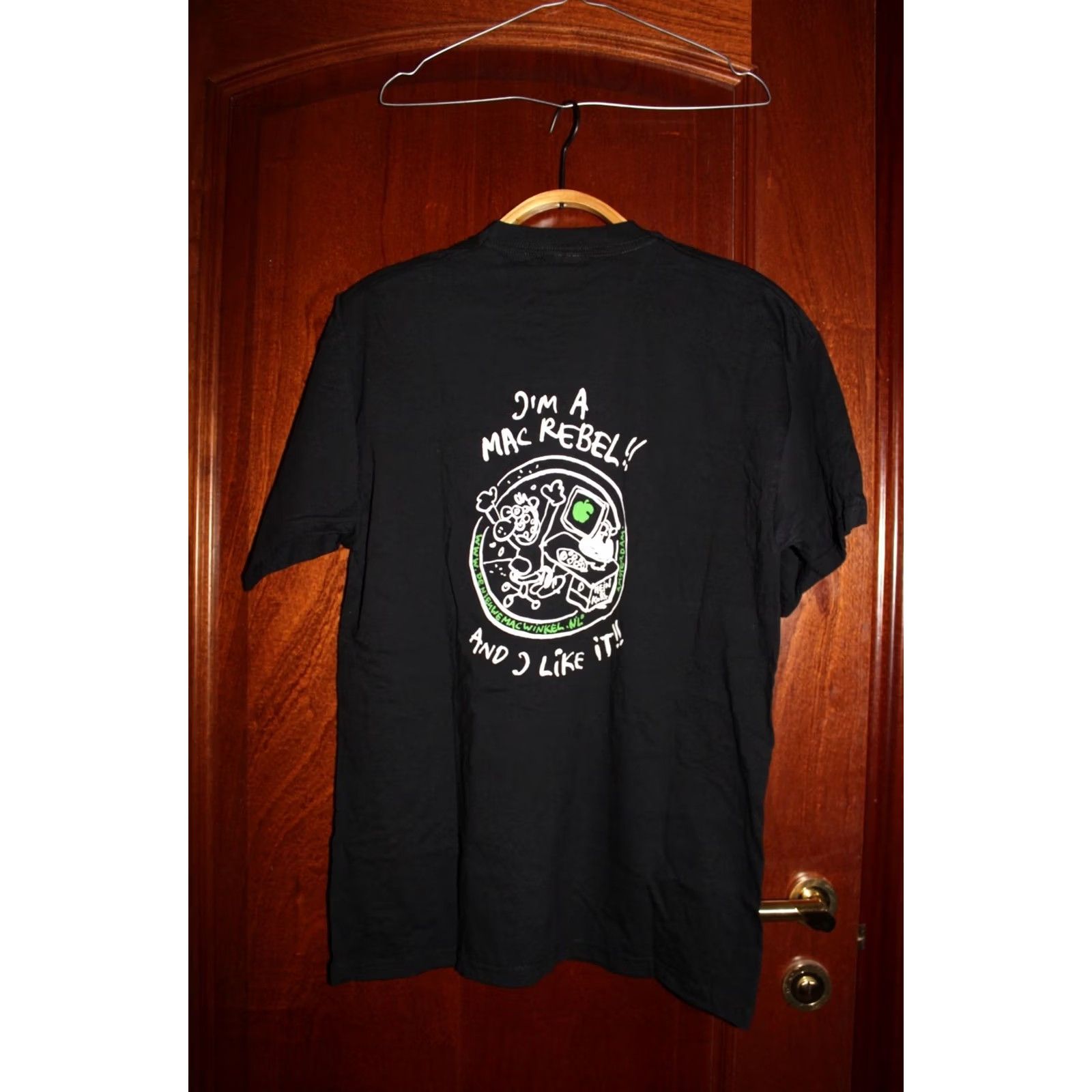 Fruit Of The Loom VINTAGE Apple Different Thinking I'm a Mac Rebel !! T-Shirt Mens L Black Size US L / EU 52-54 / 3 - 5 Thumbnail