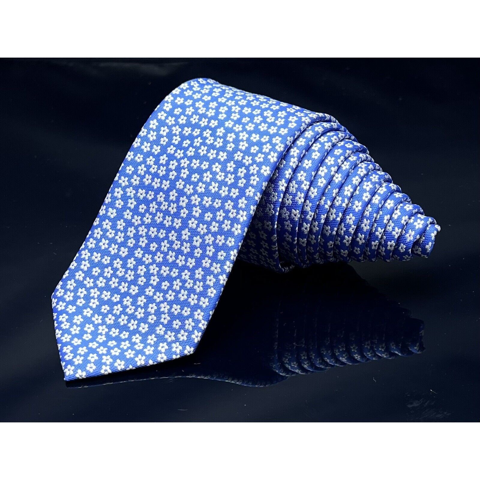Cedarwood State Cedar Wood State Mens Tie Blue Floral Necktie 2.75”W x 58" L Size ONE SIZE - 1 Thumbnail