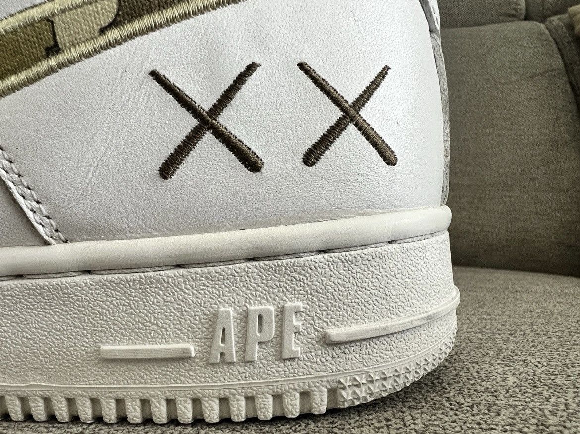 Bape × Kaws RARE OG 2005 A BATHING APE X KAWS BAPESTA Size US 11 / EU 44 - 2 Thumbnail