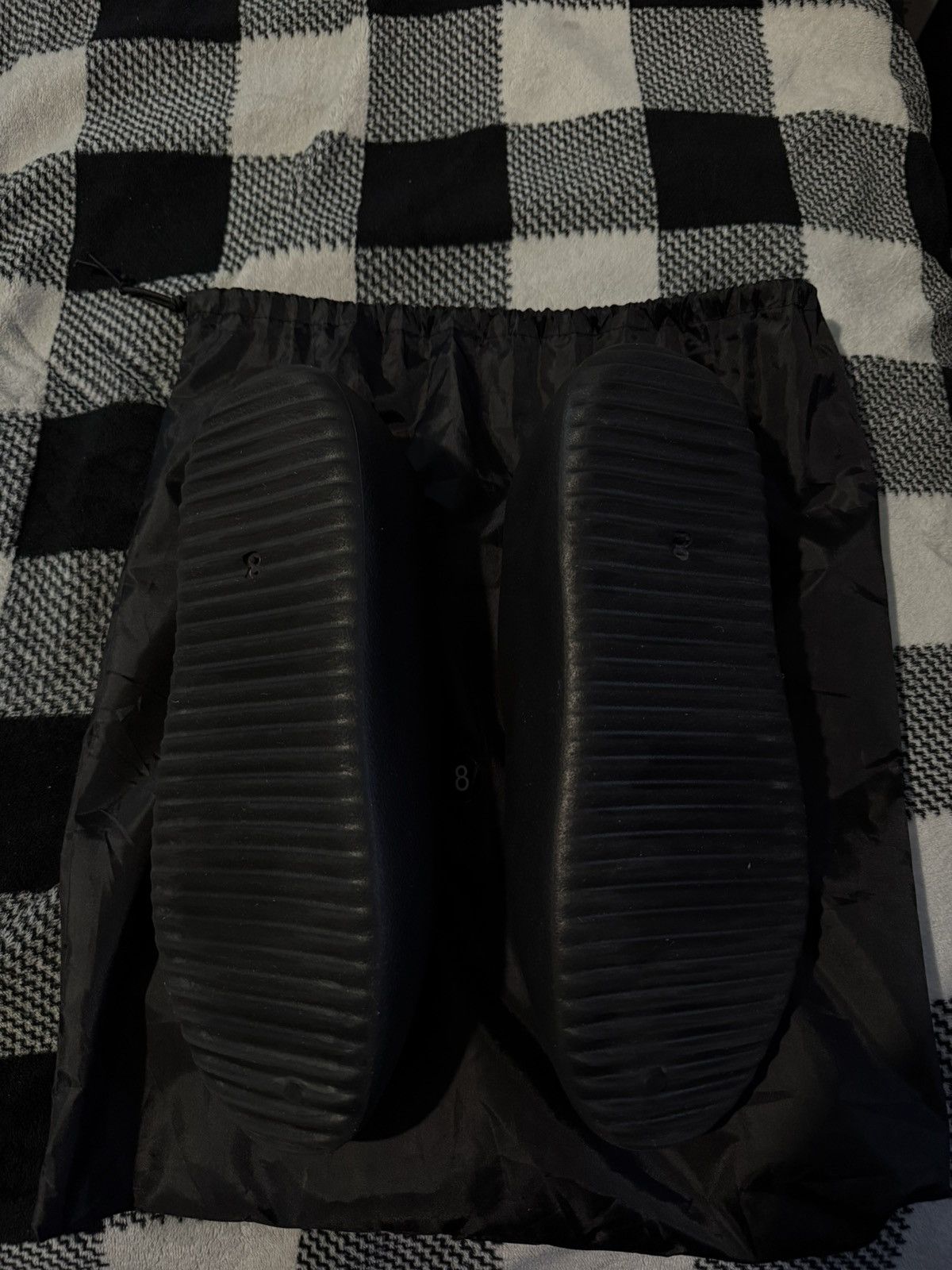Yeezy Yeezy Slip Ons Size US 8 / EU 41 - 2 Thumbnail