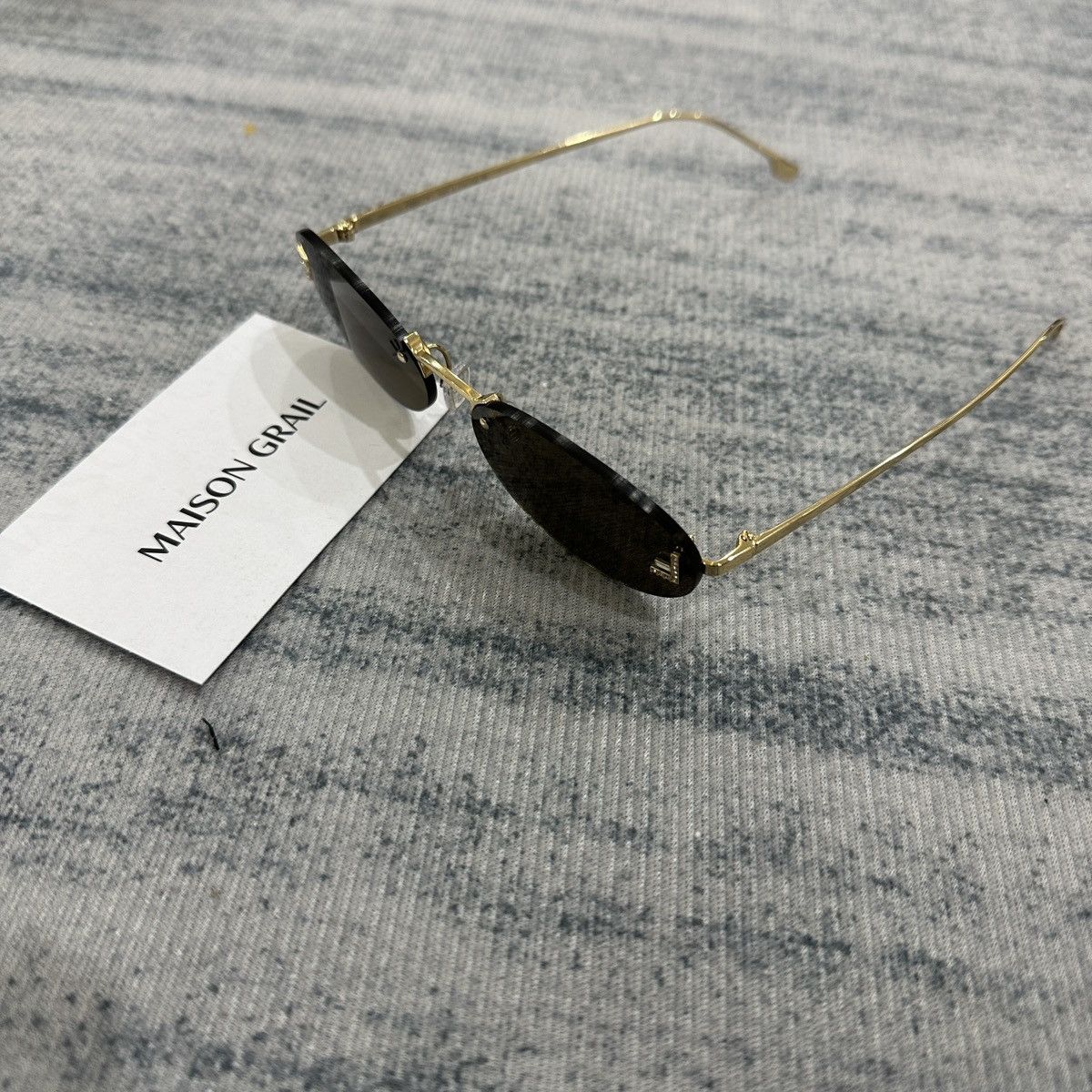 Fendi FENDI FE4075US 30J SUNGLASSES Size ONE SIZE - 4 Thumbnail