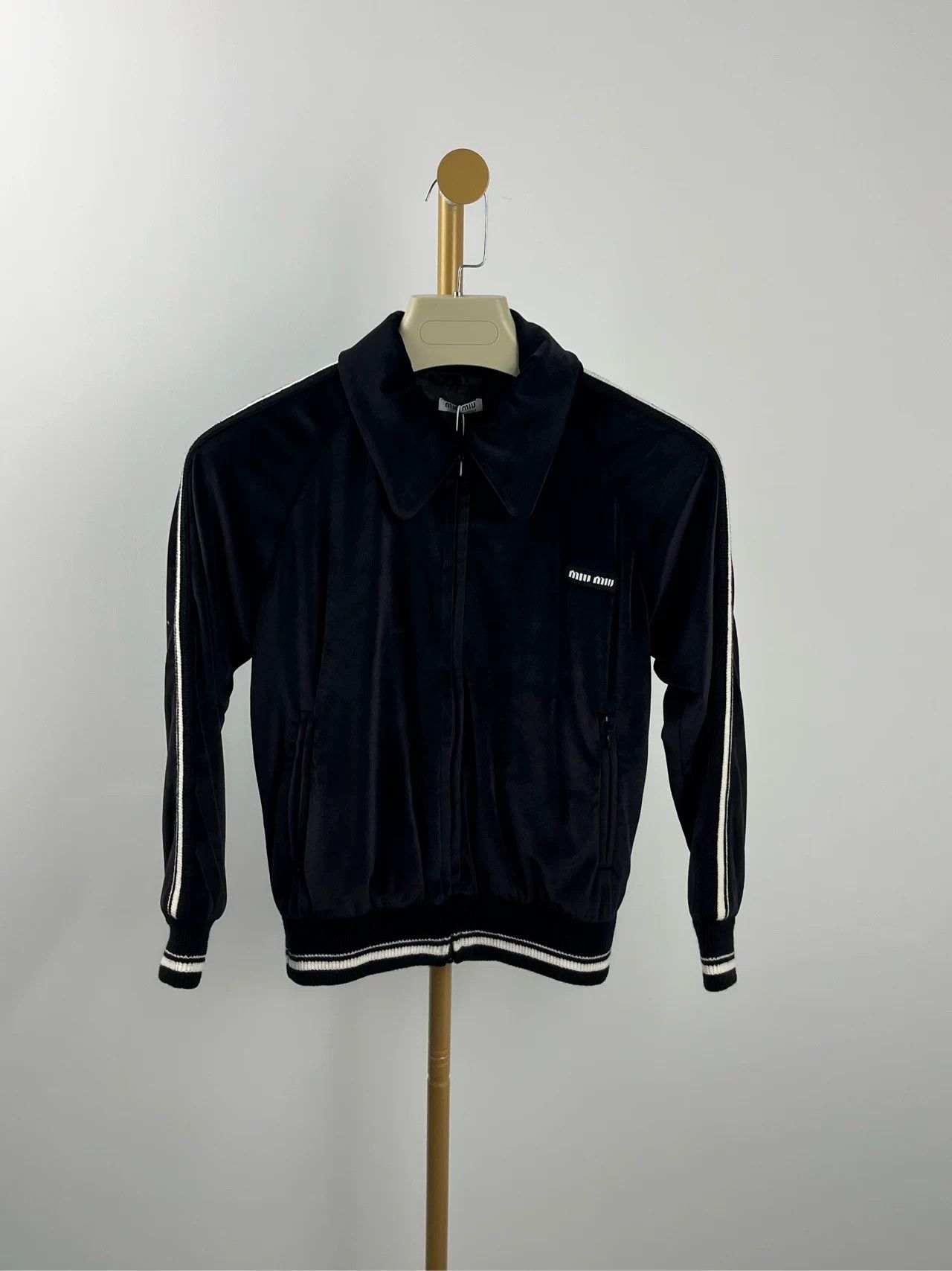 Miu Miu miu miu black logo jacket outerwear Size US S / EU 44-46 / 1 - 1 Thumbnail