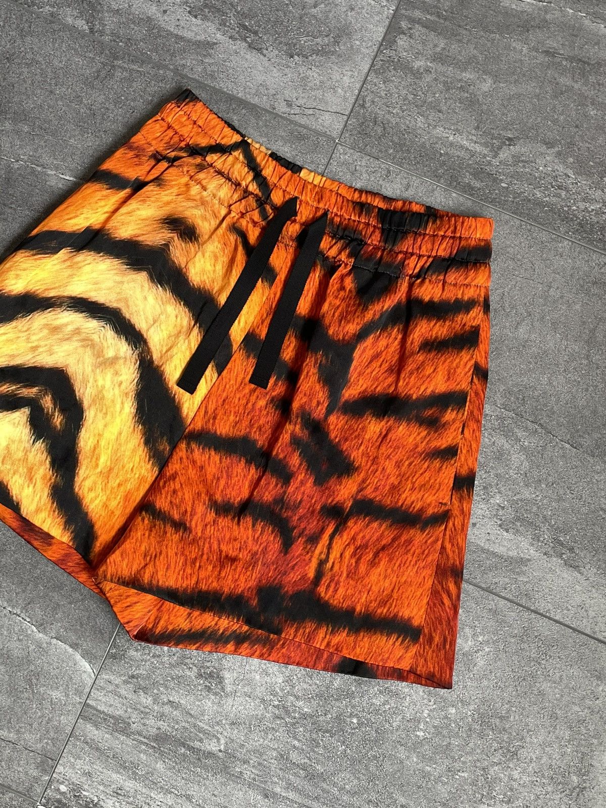 Dries Van Noten Dries Van Noten Tiger Pattern Women’s Shorts, Size 34 Size 34" / US 12 / IT 48 - 6 Thumbnail
