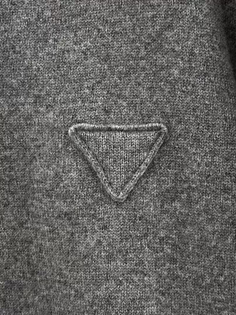 Prada Prada gray cashmere sweater, embroidered triangle logo, 50 Size US M / EU 48-50 / 2 - 4 Thumbnail