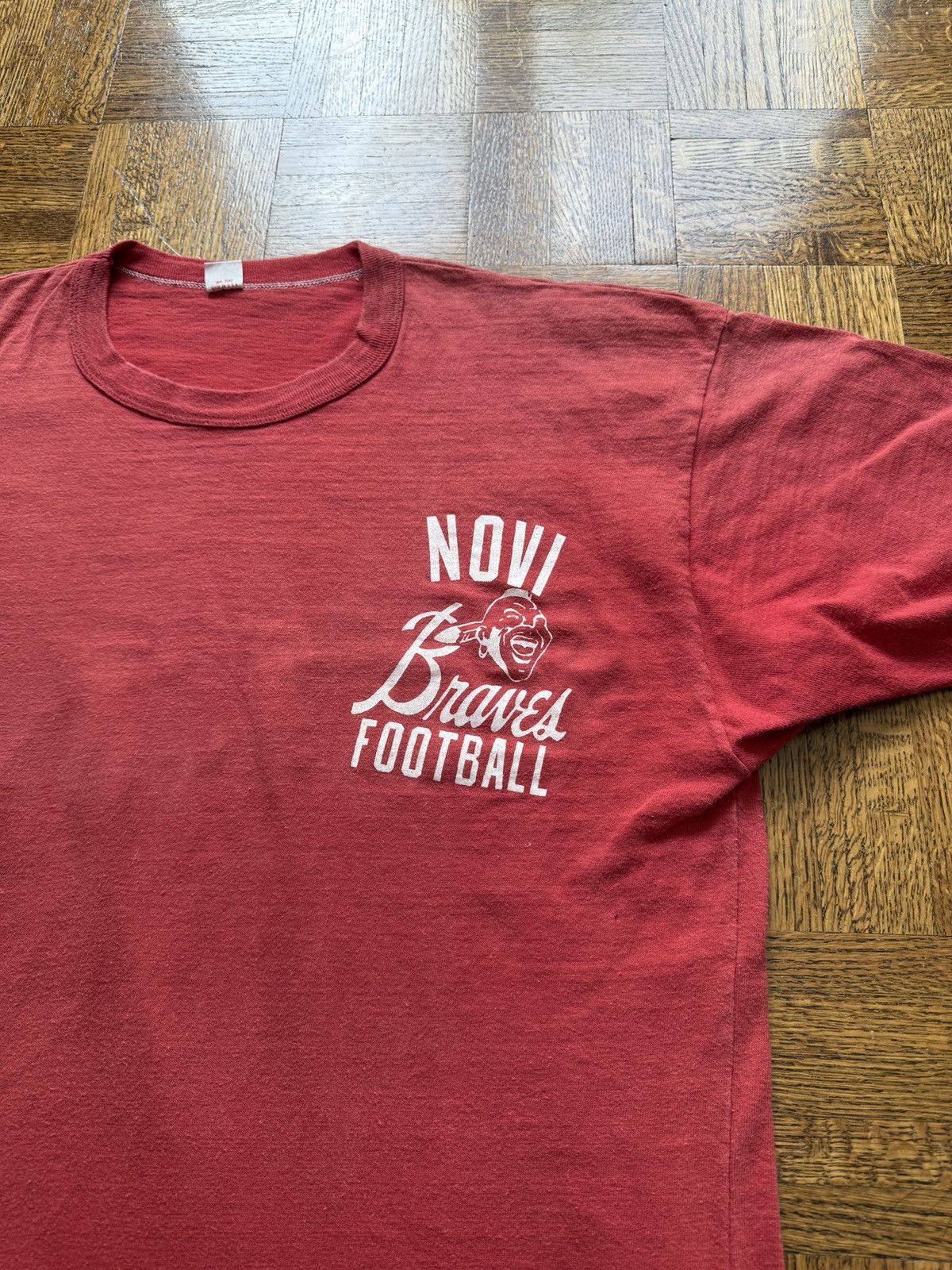 Vintage Vintage 60s Novi Braves Football Graphic Tee Size US XXL / EU 58 / 5 - 2 Thumbnail