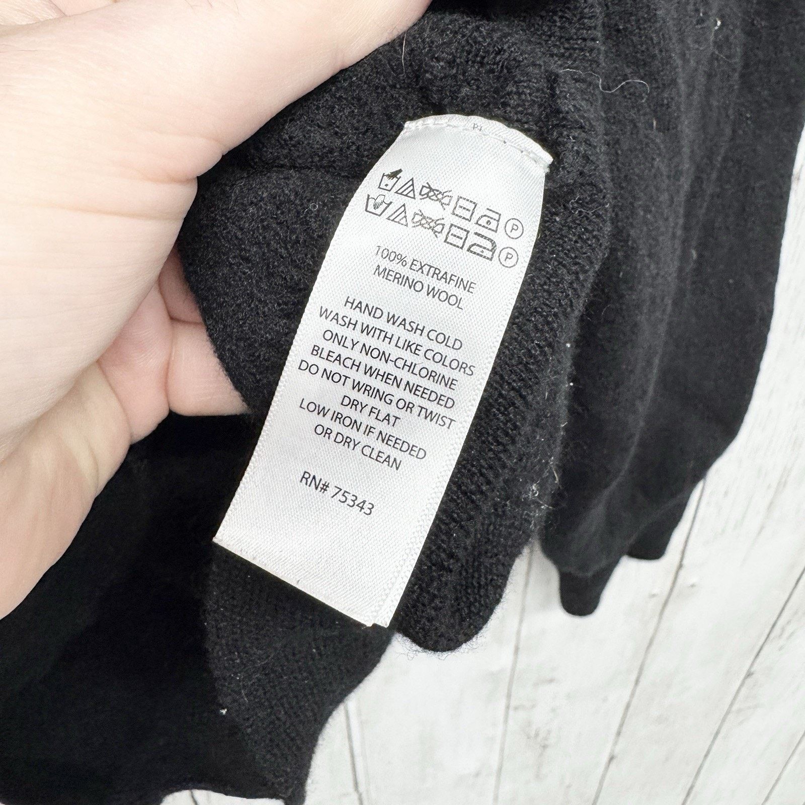 Other Daniel Hechter Sweater Sz XL V-Neck Extra Fine Merino Wool Size US XL / EU 56 / 4 - 3 Thumbnail