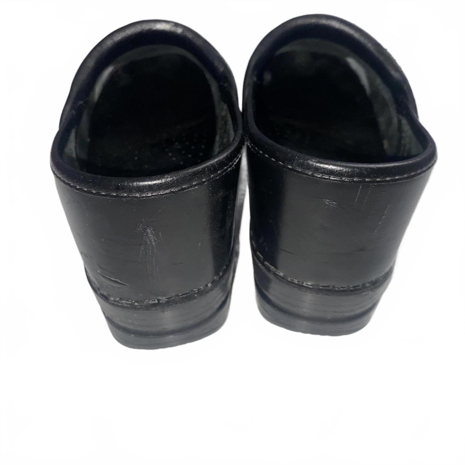 Dansko Vintage Black Leather Dansko Clogs US 8.5 Size US 8.5 / IT 38.5 - 6 Thumbnail