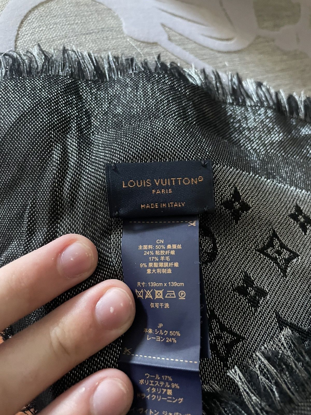 Louis Vuitton Louis Vuitton scarf(650€ in Paris store) Size ONE SIZE - 5 Thumbnail