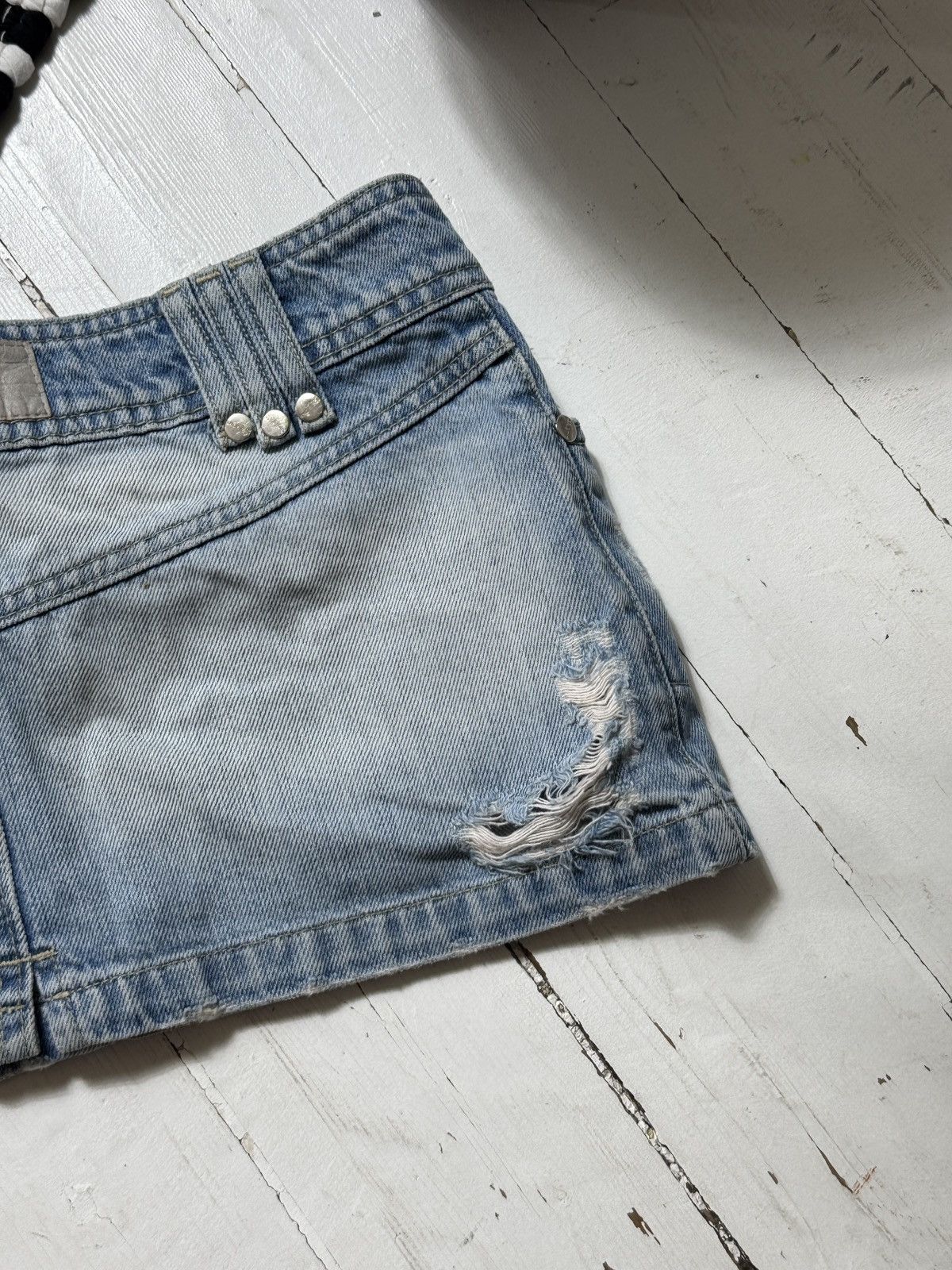 Iceberg VINTAGE ICEBERG 2000s MINI DENIM SKIRT Size 28" / US 6 / IT 42 - 8 Thumbnail