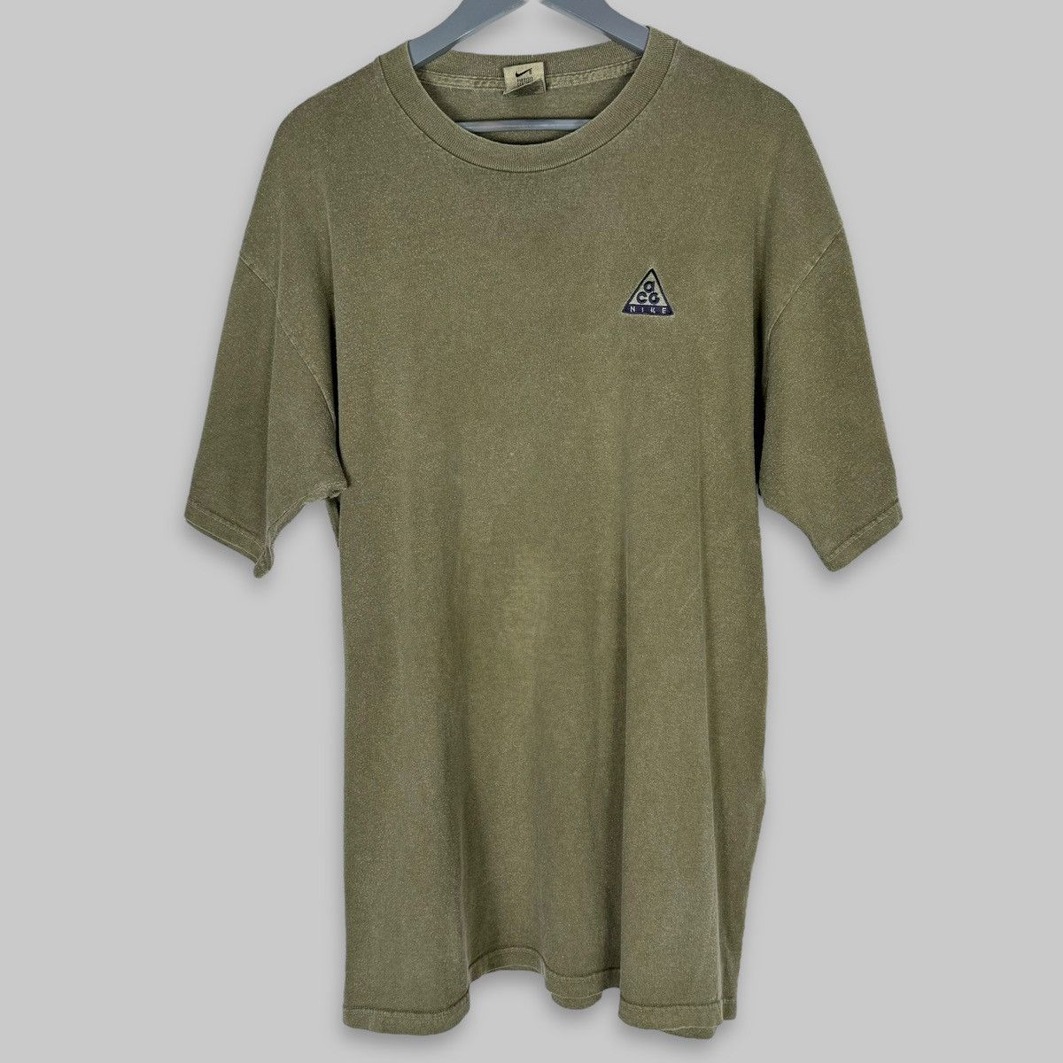Nike Vintage Nike ACG Embroidered Small Logo Olive T Shirt Size US XL / EU 56 / 4 - 1 Thumbnail