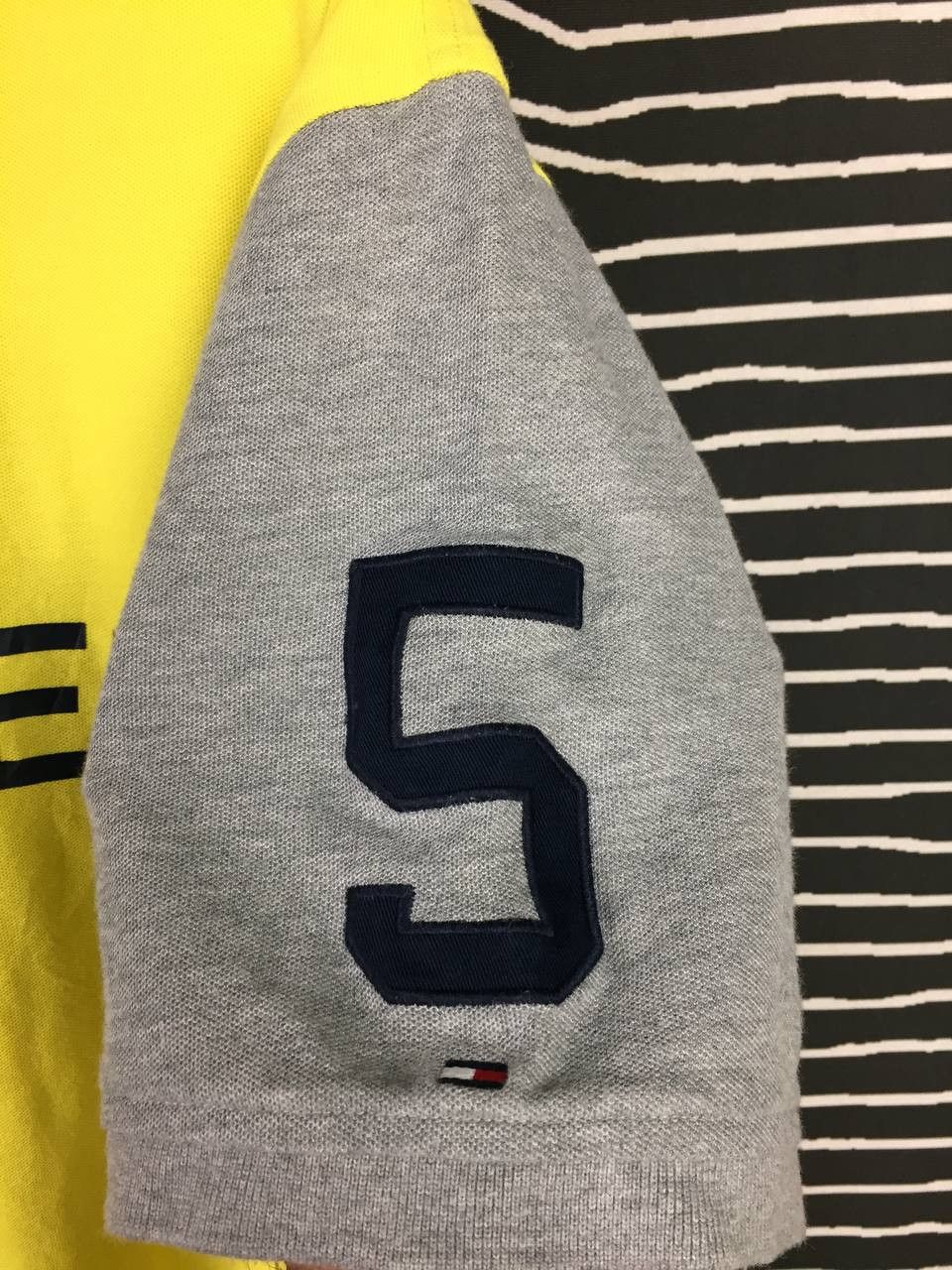 Tommy Hilfiger Tommy Hilfiger Colorblock Spell Out Logo Polo Shirt Size US XXL / EU 58 / 5 - 7 Thumbnail