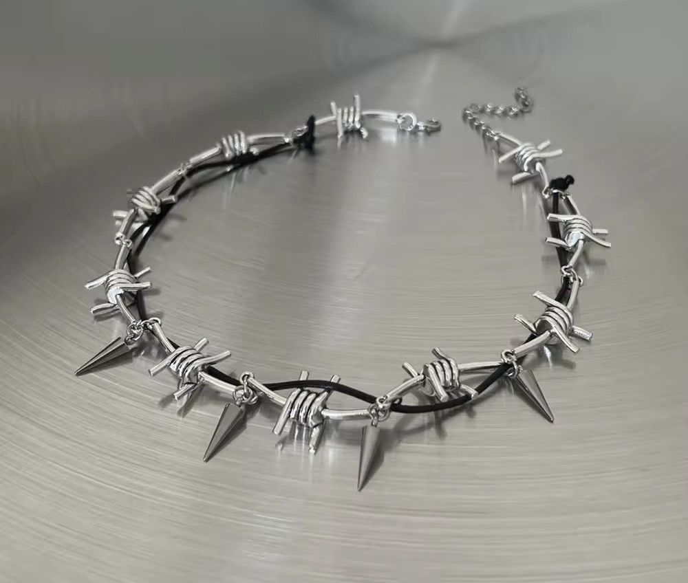 Vintage Punk Thorn Rivet Clavicle Necklace Size ONE SIZE - 4 Thumbnail
