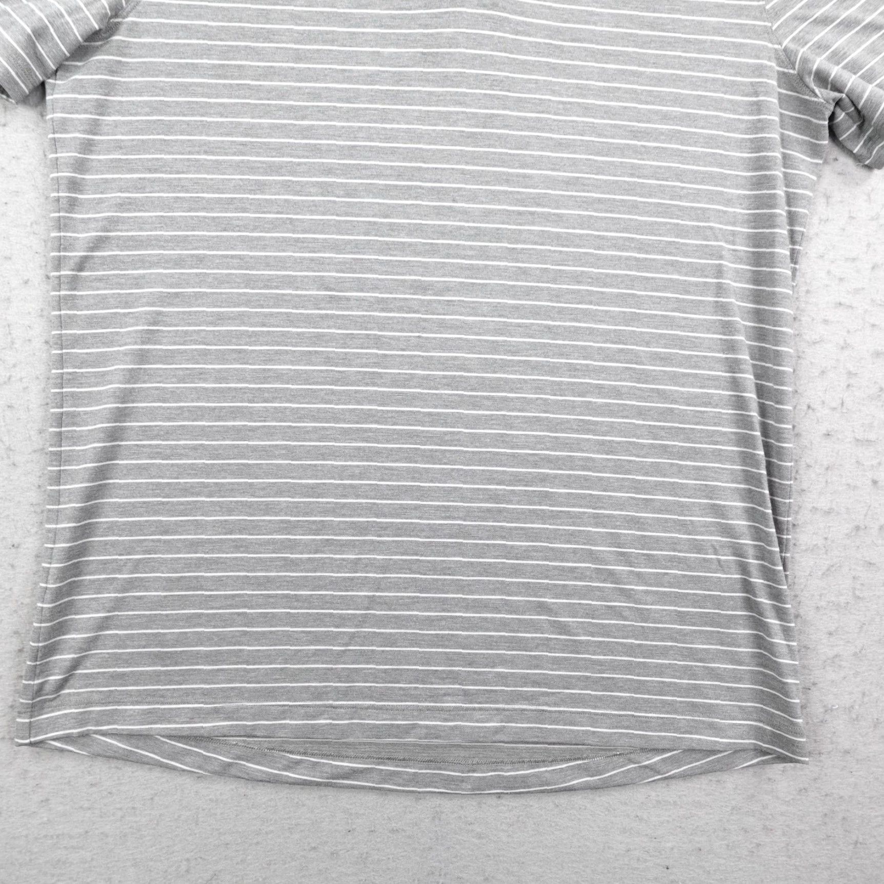 Lululemon Lululemon Polo Shirt Mens Medium Gray White Stripes Evolution Performance Golf Shirt Size US M / EU 48-50 / 2 - 3 Thumbnail